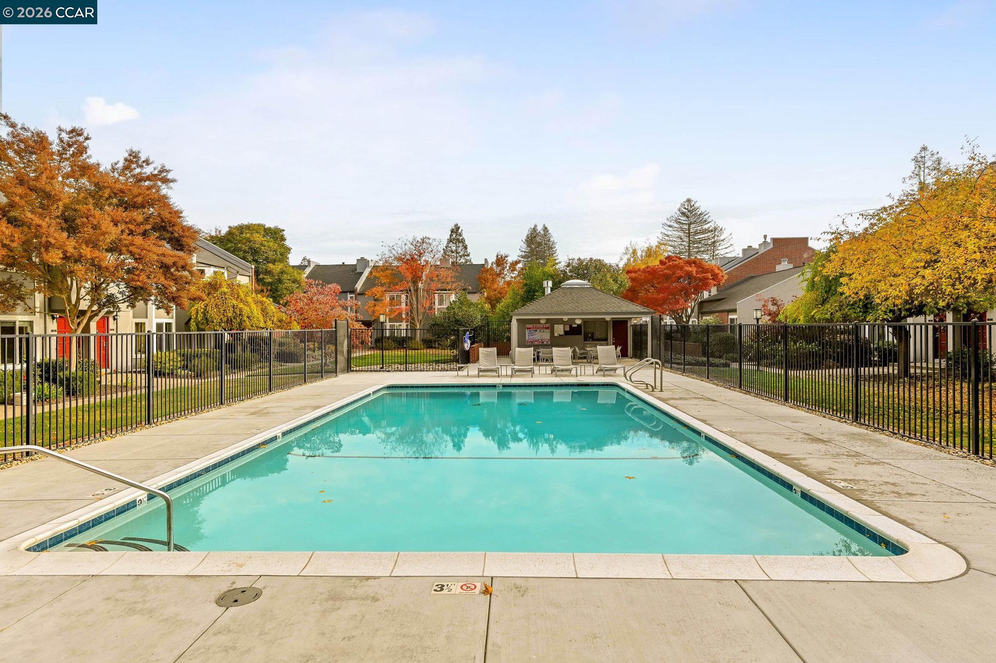 30 Sierra Ln