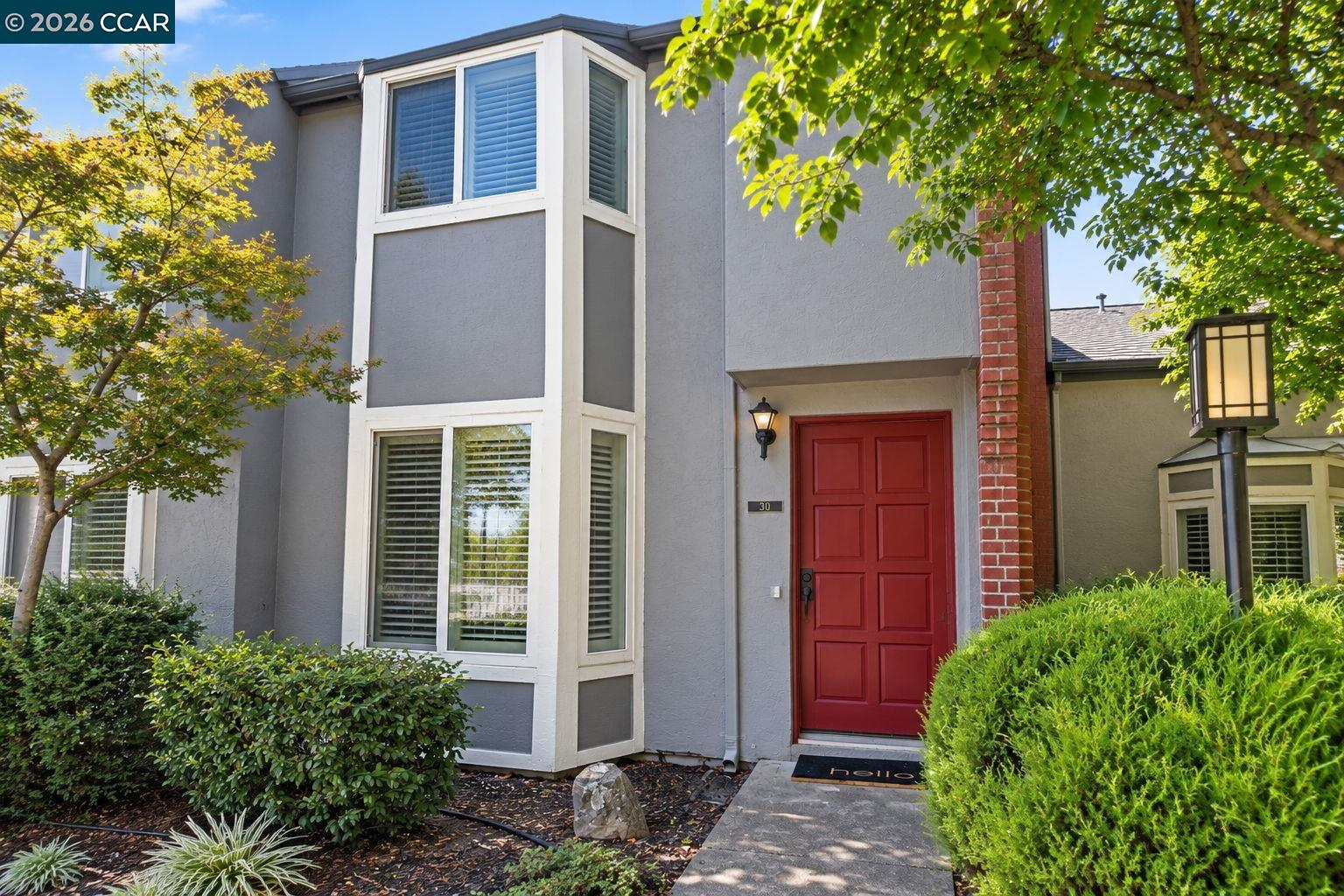 30 Sierra Ln