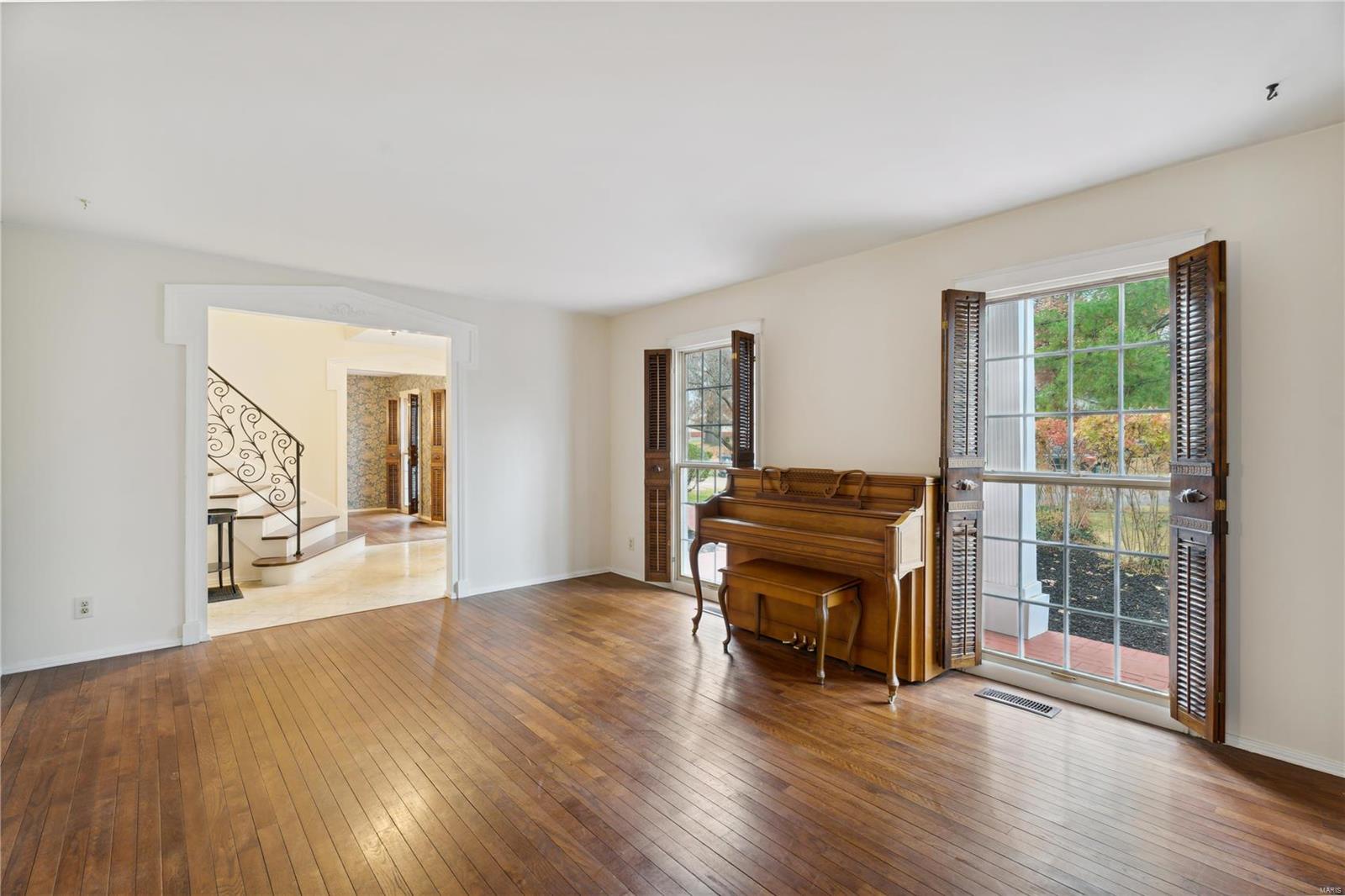 5 Crookham Court