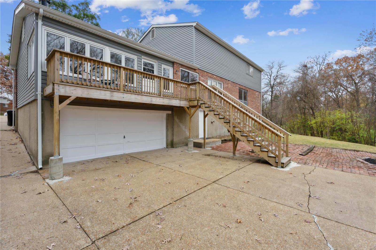 5 Crookham Court