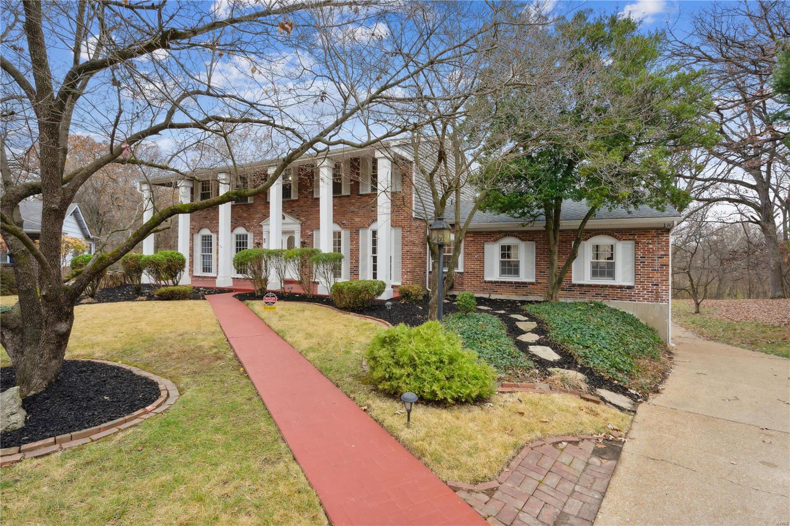 5 Crookham Court