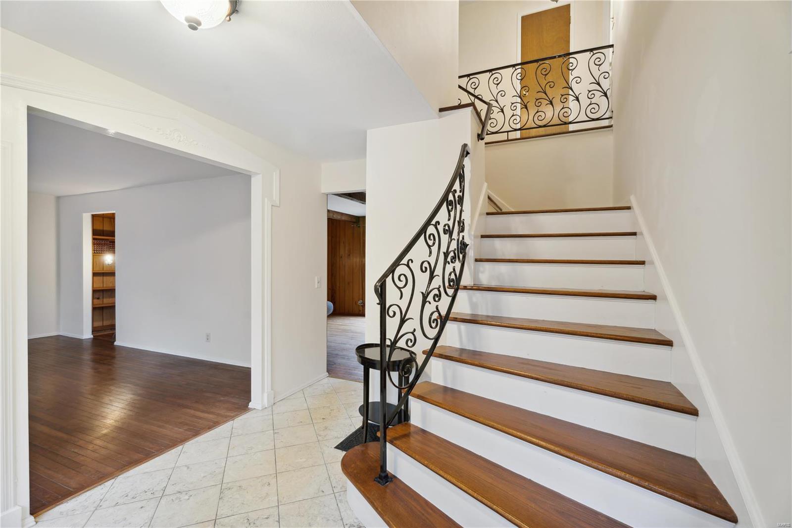 5 Crookham Court