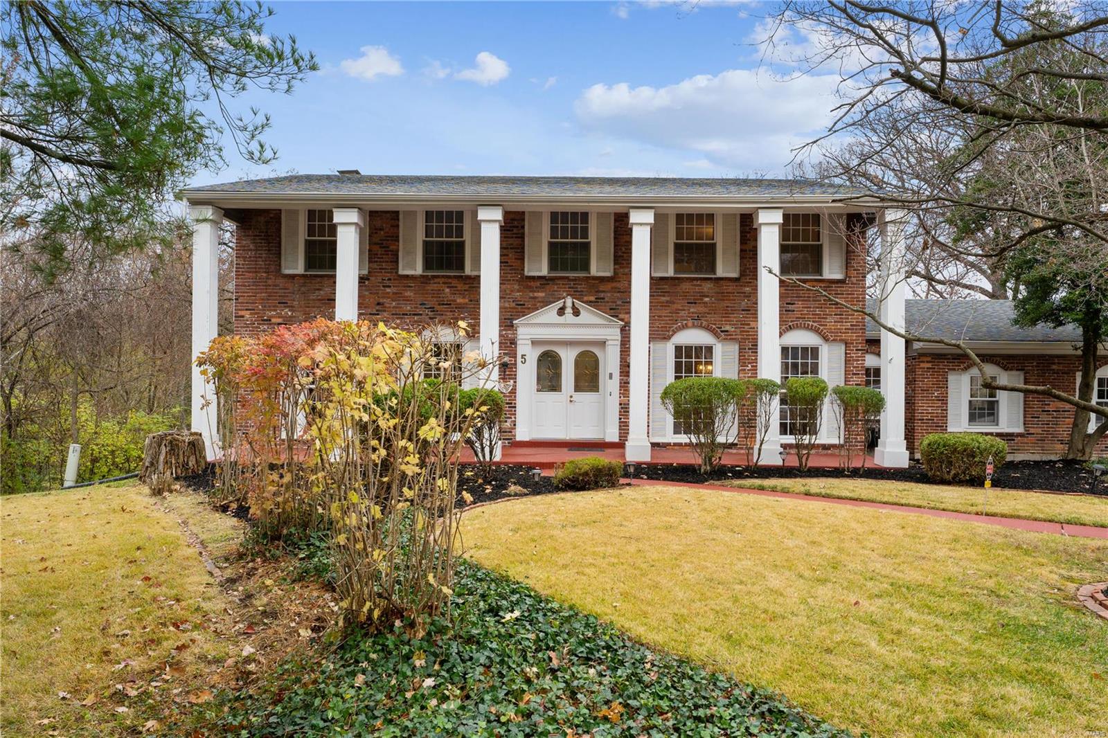5 Crookham Court