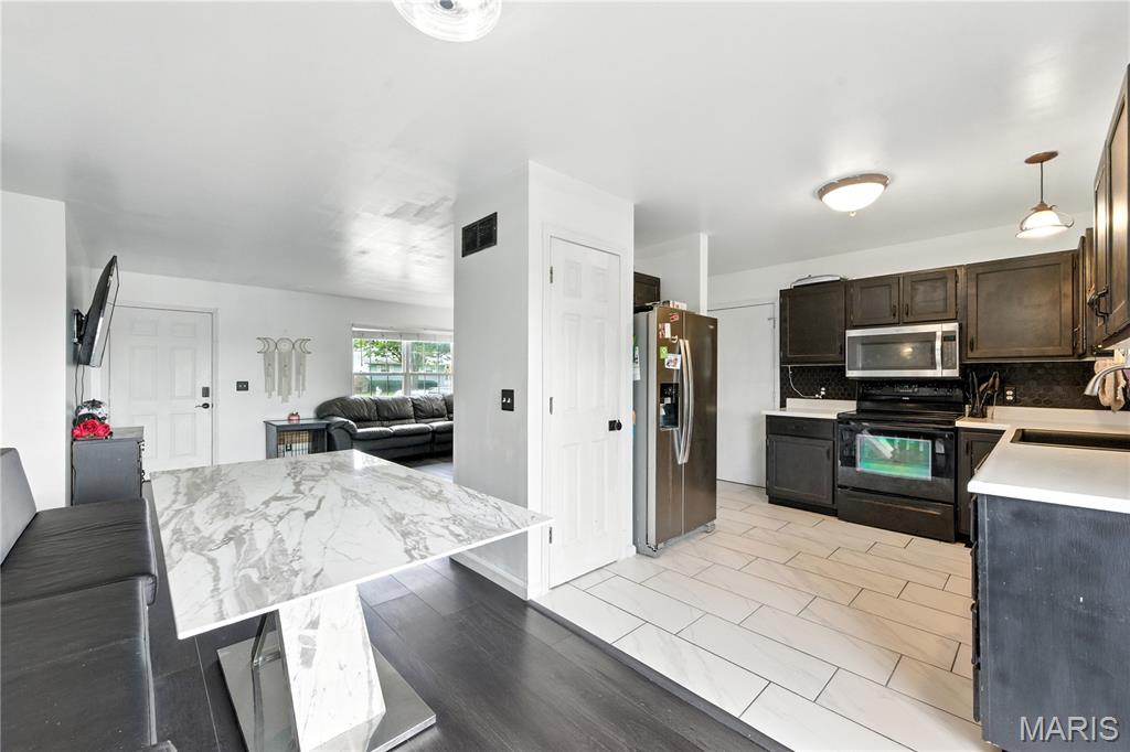 140 Castlewood Drive