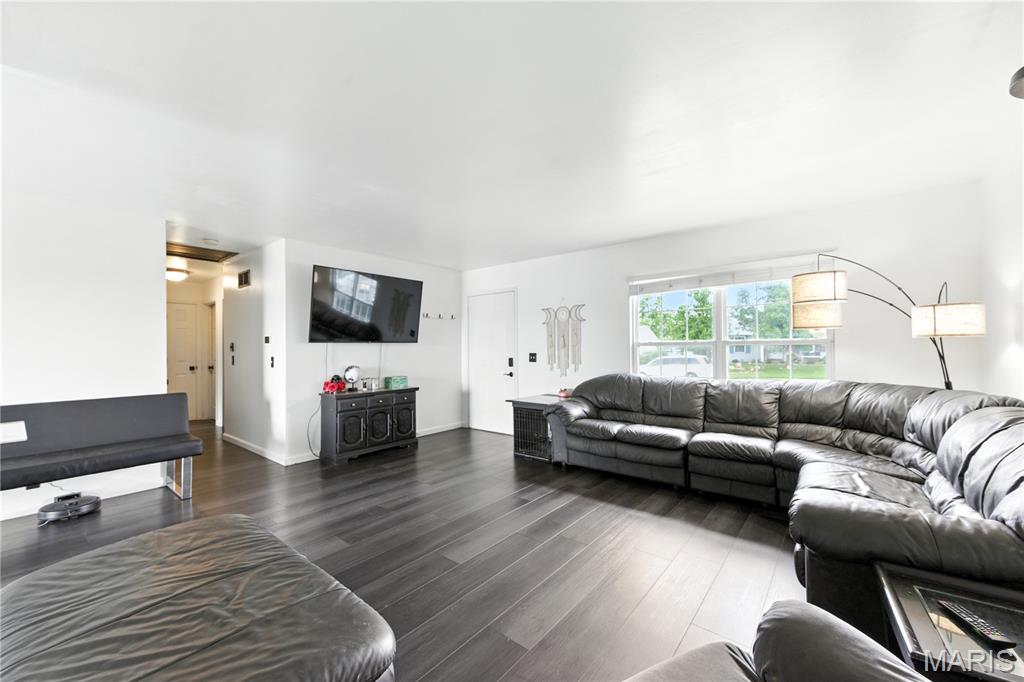 140 Castlewood Drive