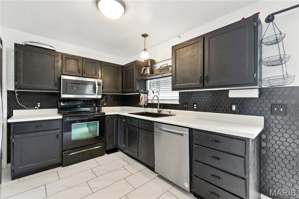 140 Castlewood Drive