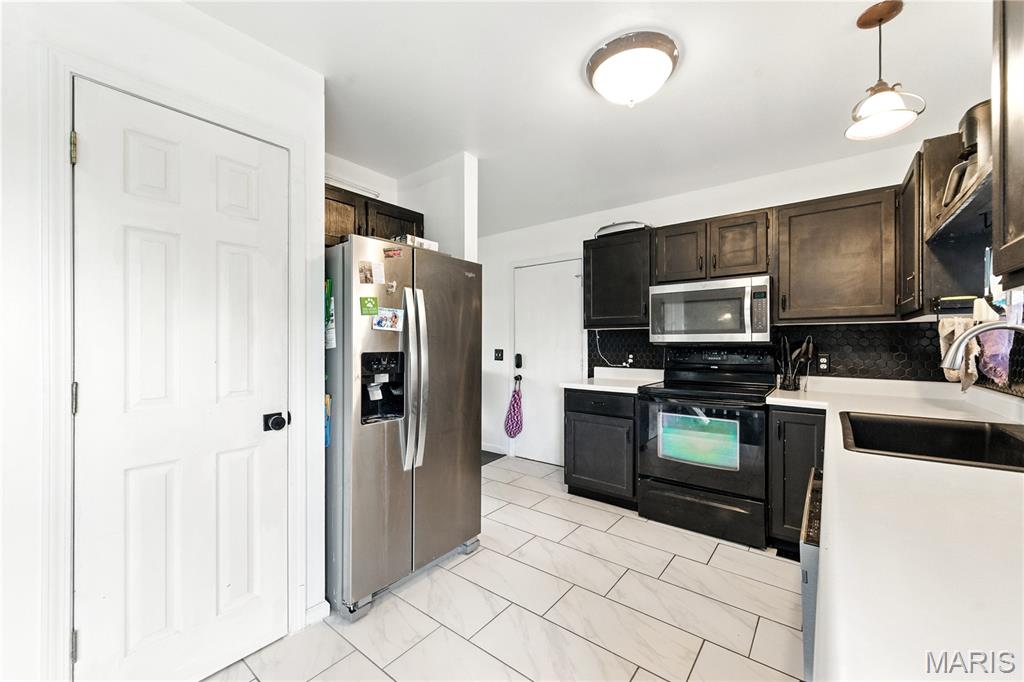 140 Castlewood Drive
