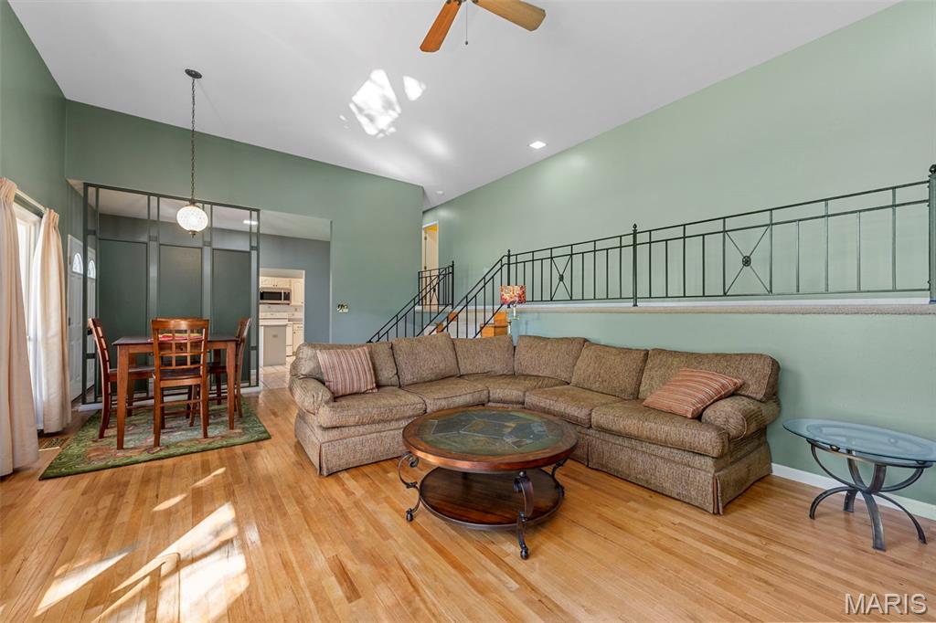 805 Coach Light Lane