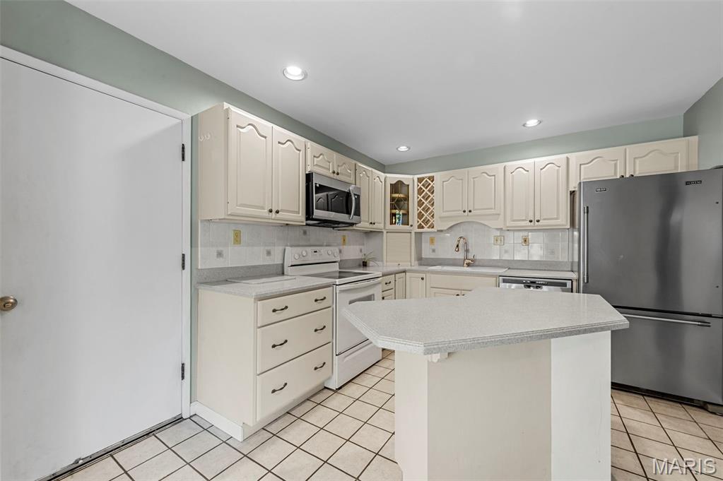 805 Coach Light Lane