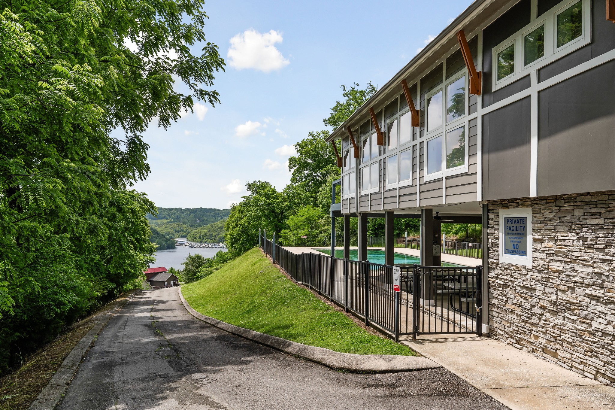 115 Sandgate Ct