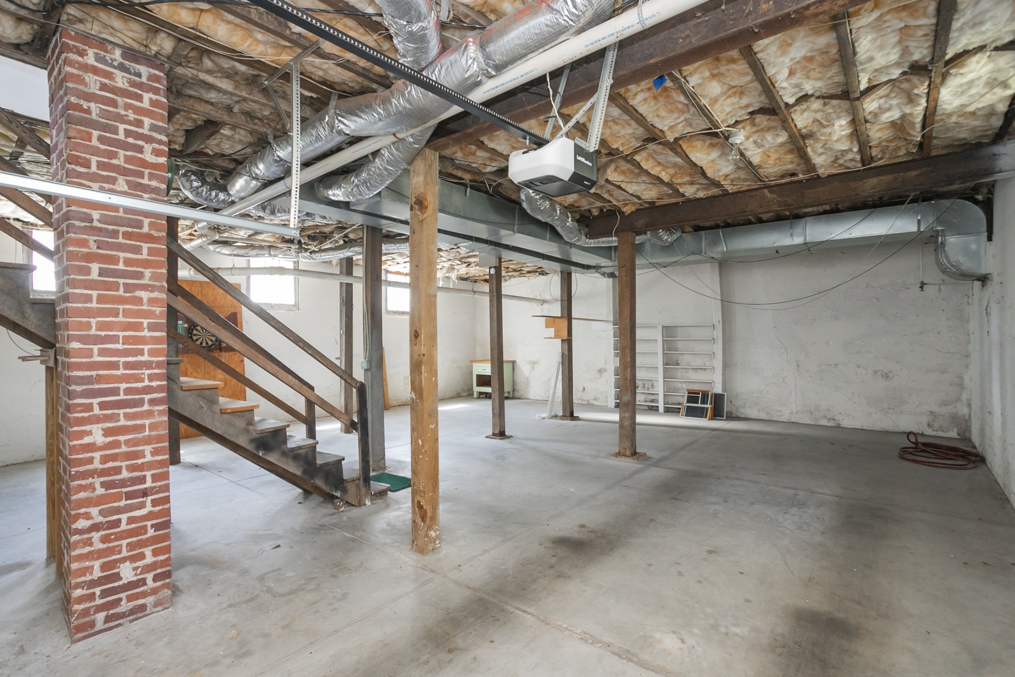 104 Lind St