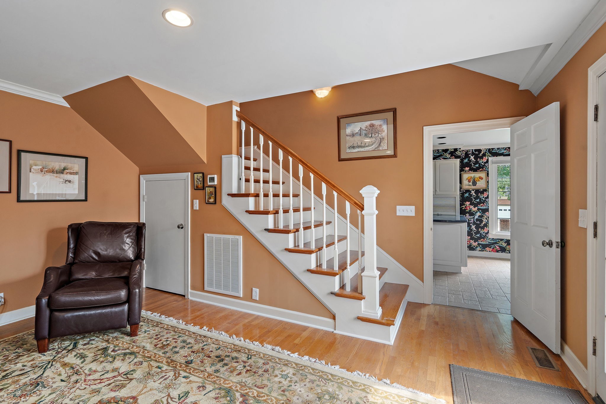 6305 Chickering Cir