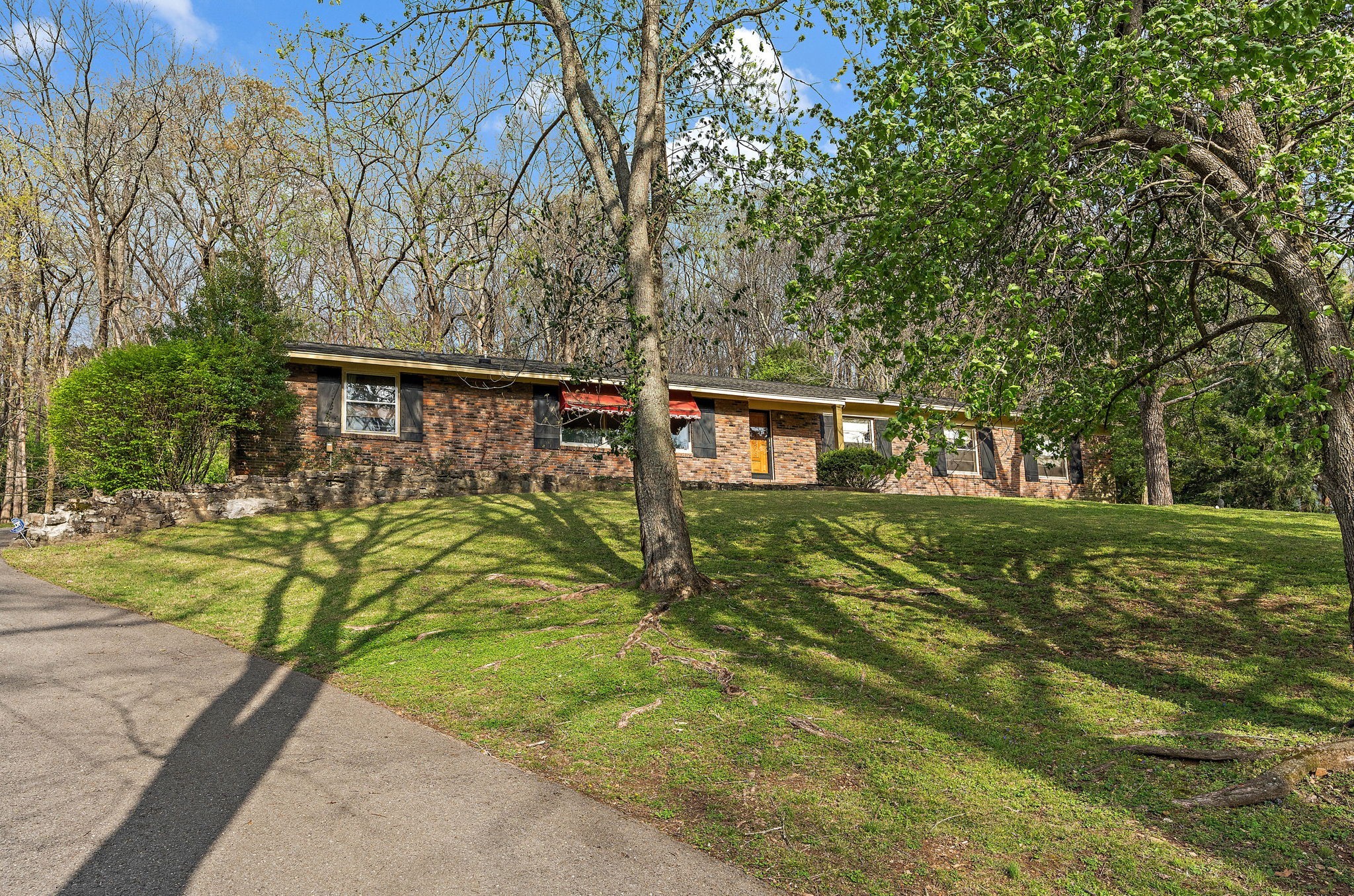 6121 Chickering Ct