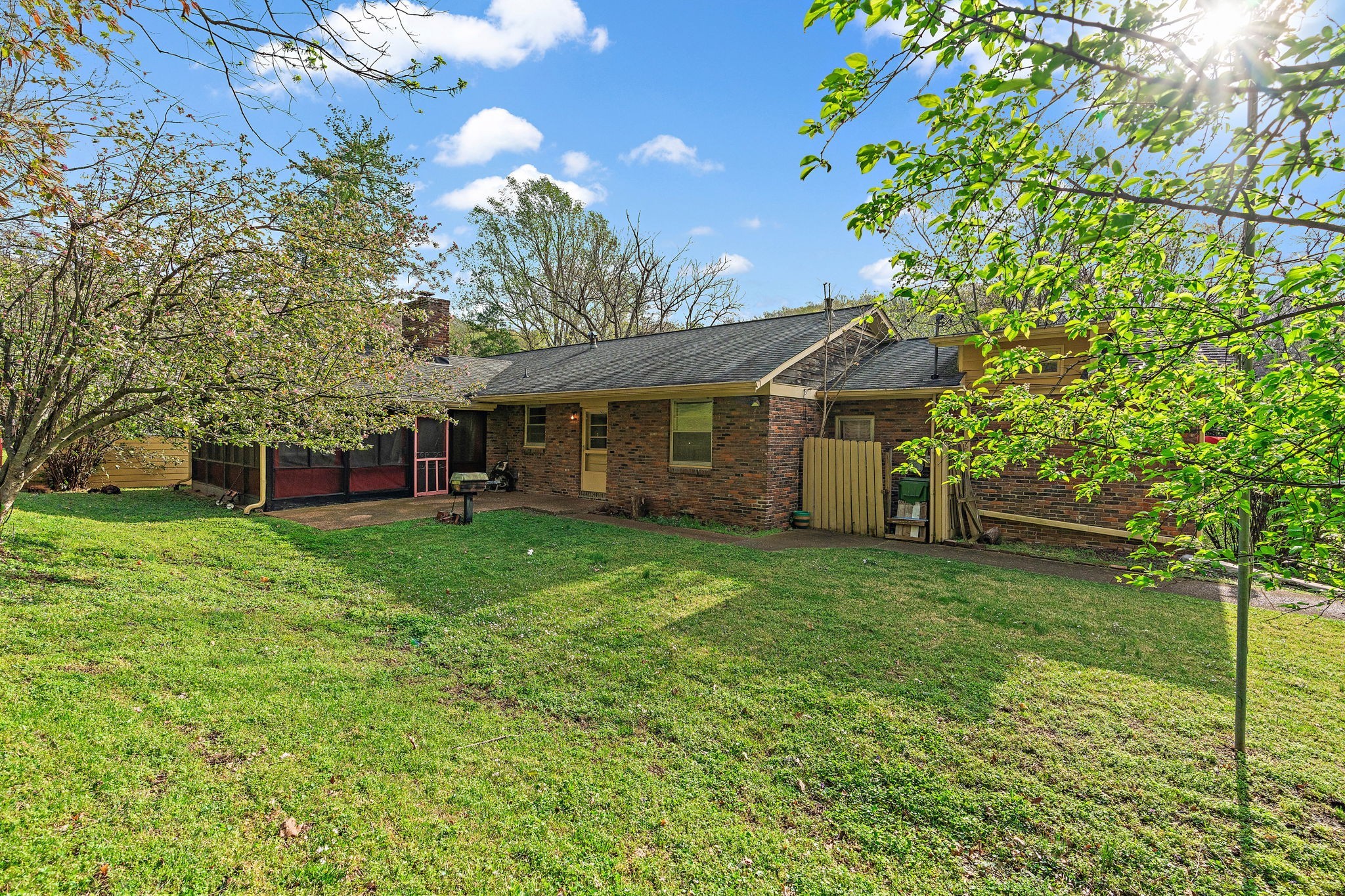 6121 Chickering Ct
