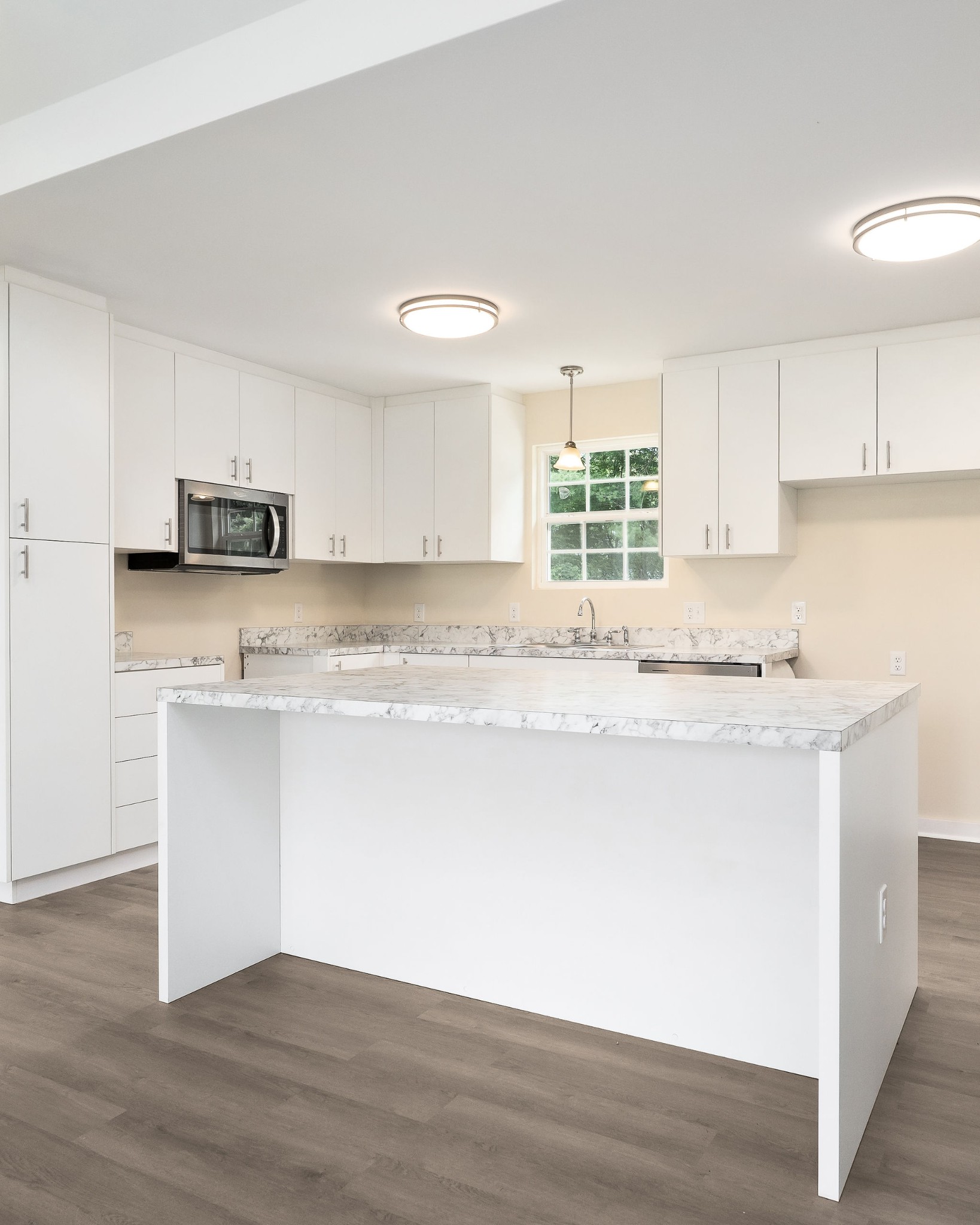 136 E School Dr