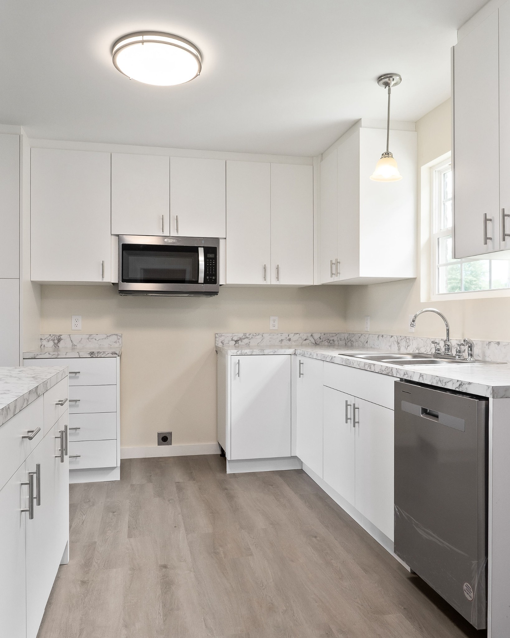 136 E School Dr