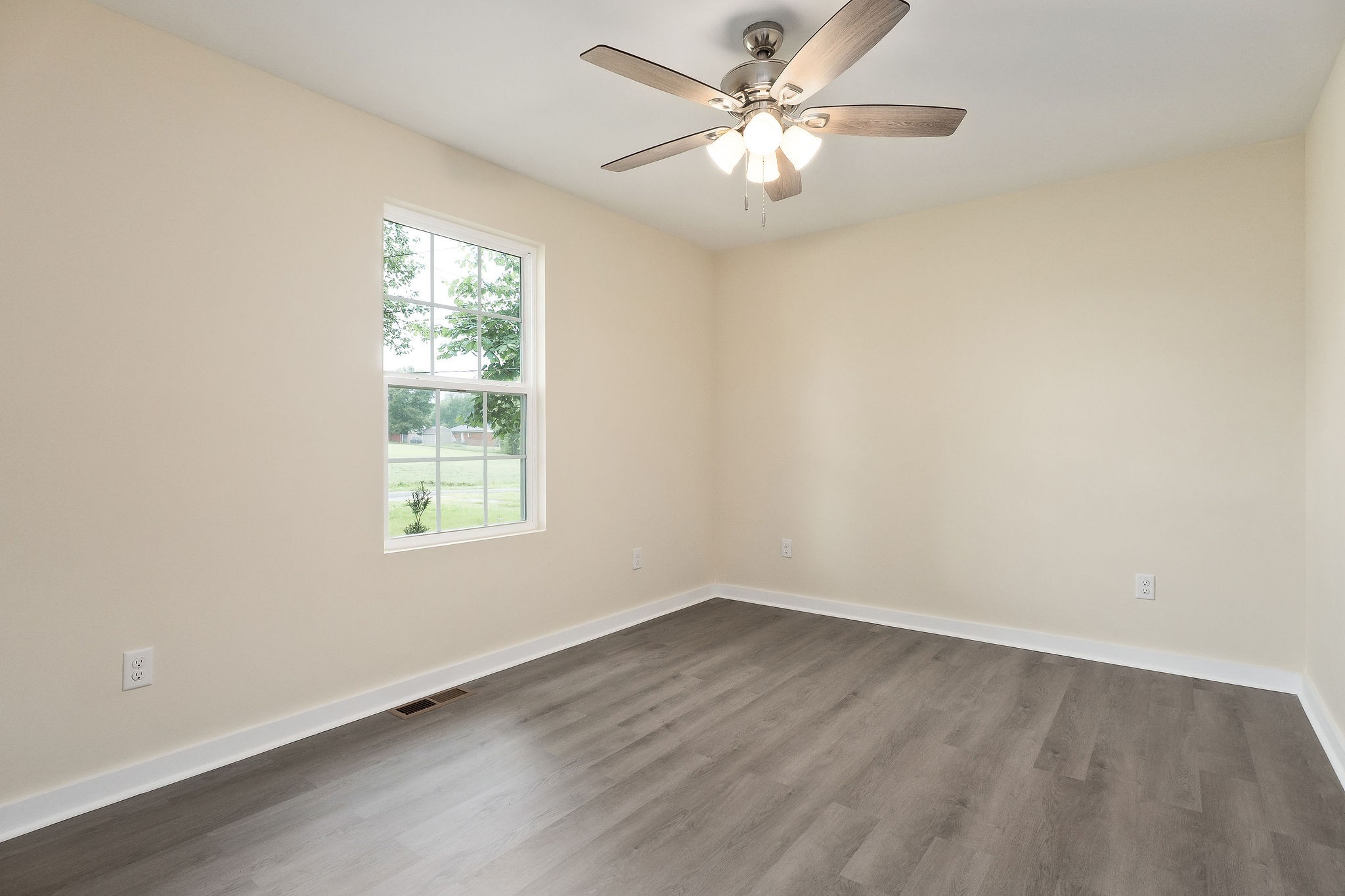136 E School Dr