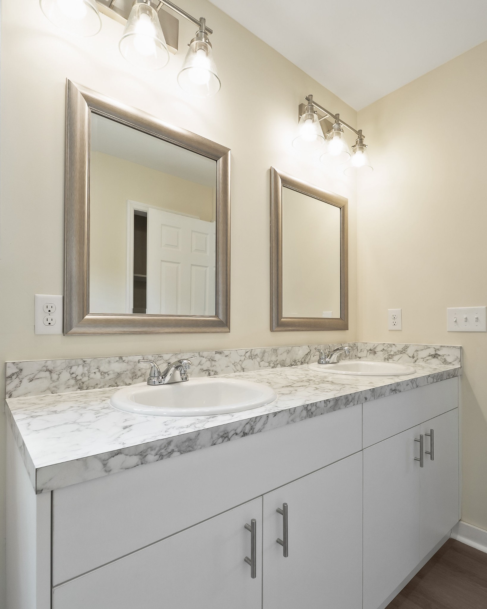 136 E School Dr