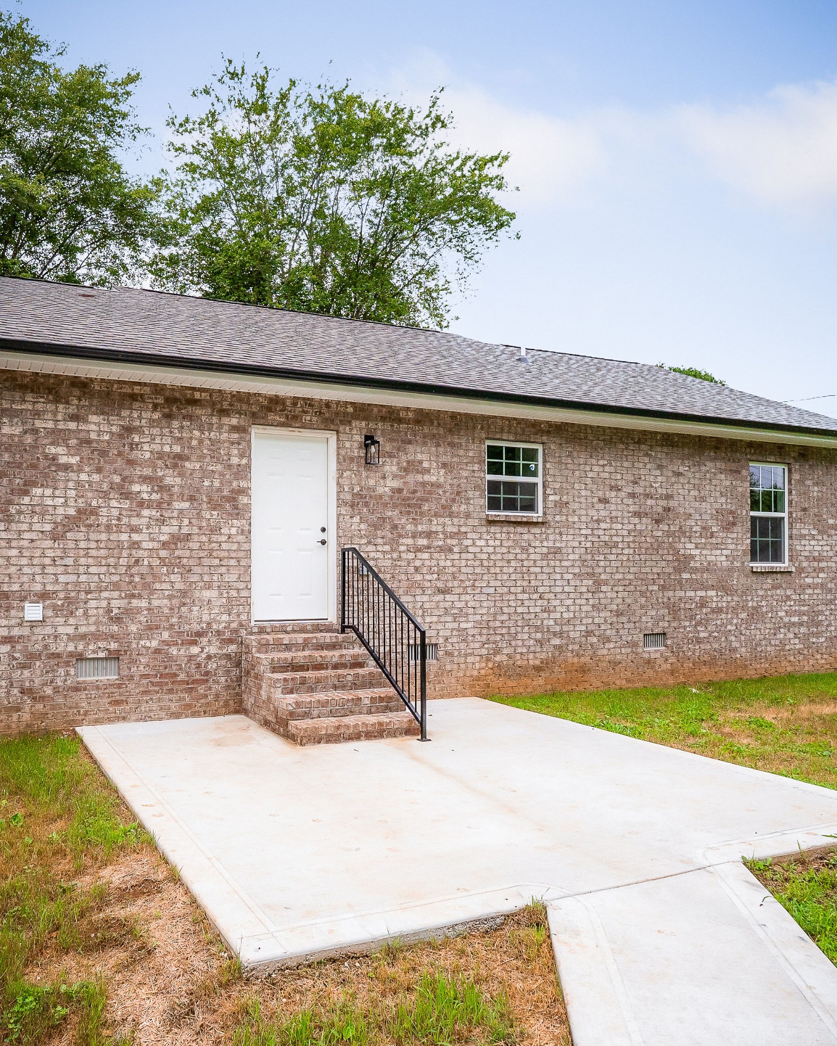 136 E School Dr