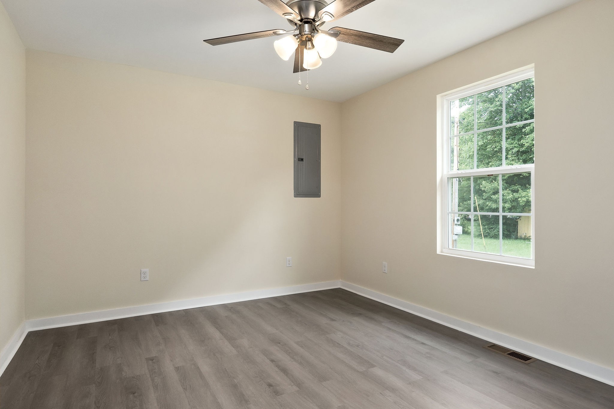 136 E School Dr