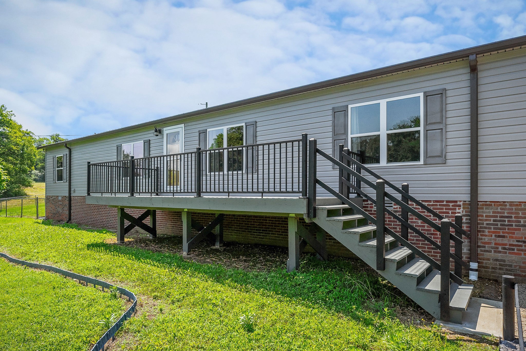 127 Grant Rd
