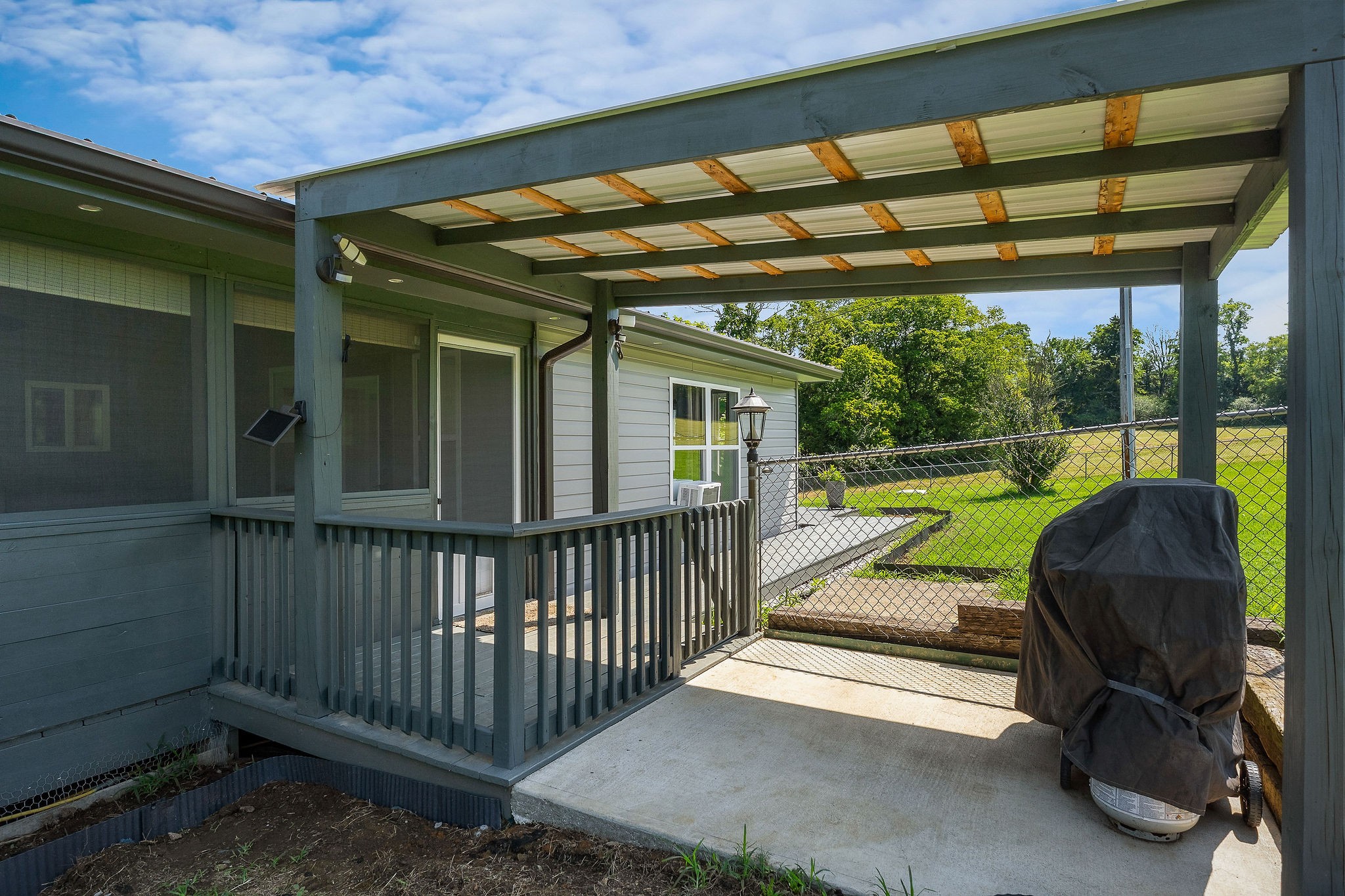 127 Grant Rd