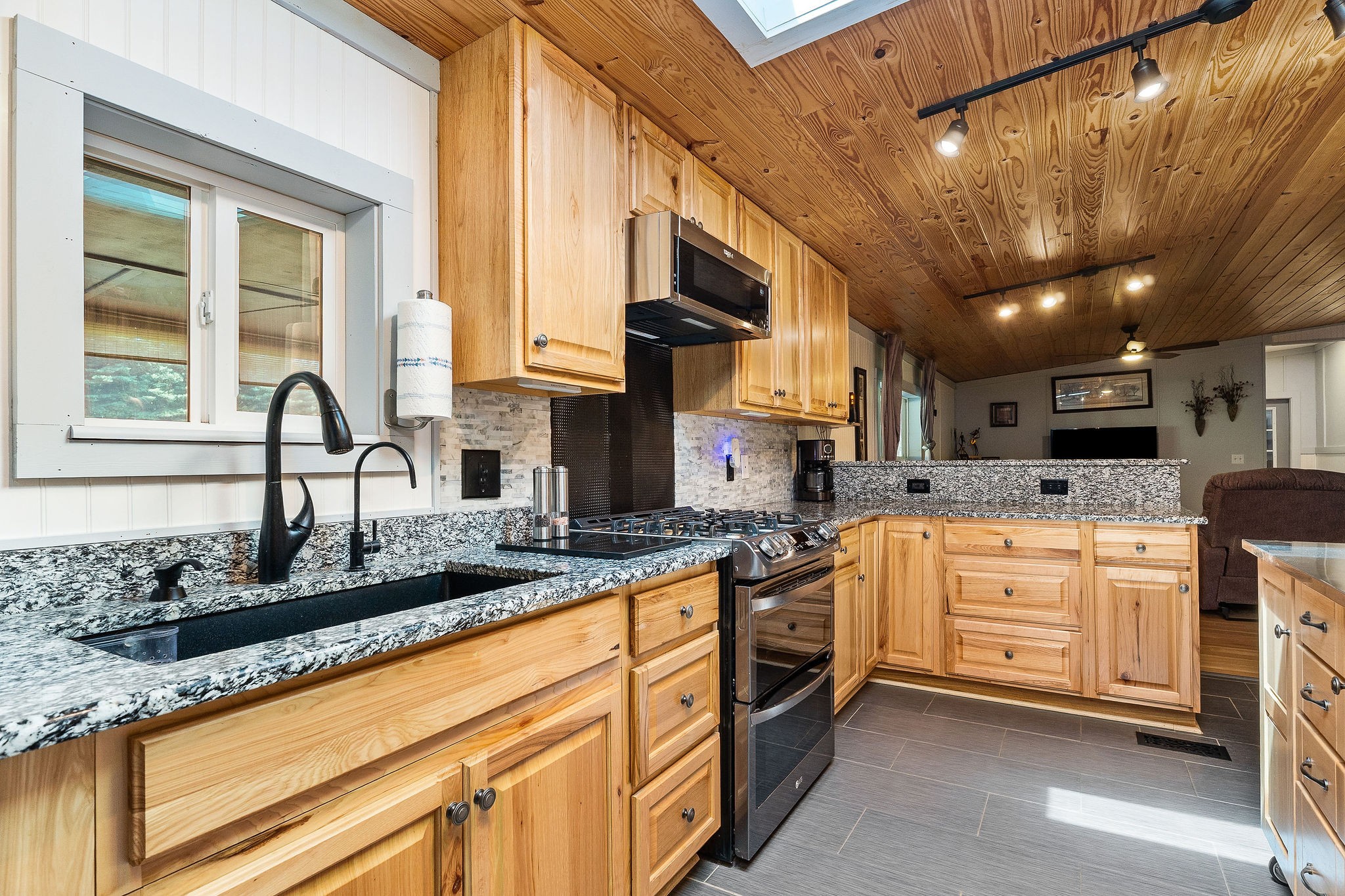 127 Grant Rd