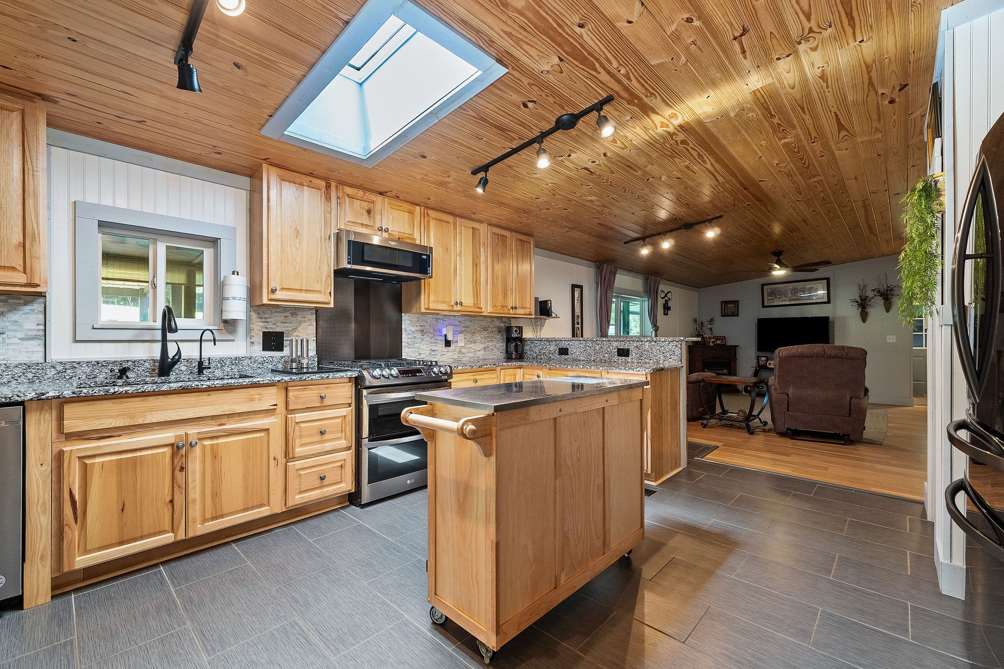 127 Grant Rd