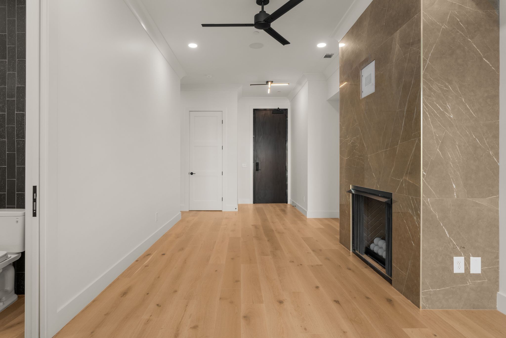 95 Leonard Ave Unit: 6