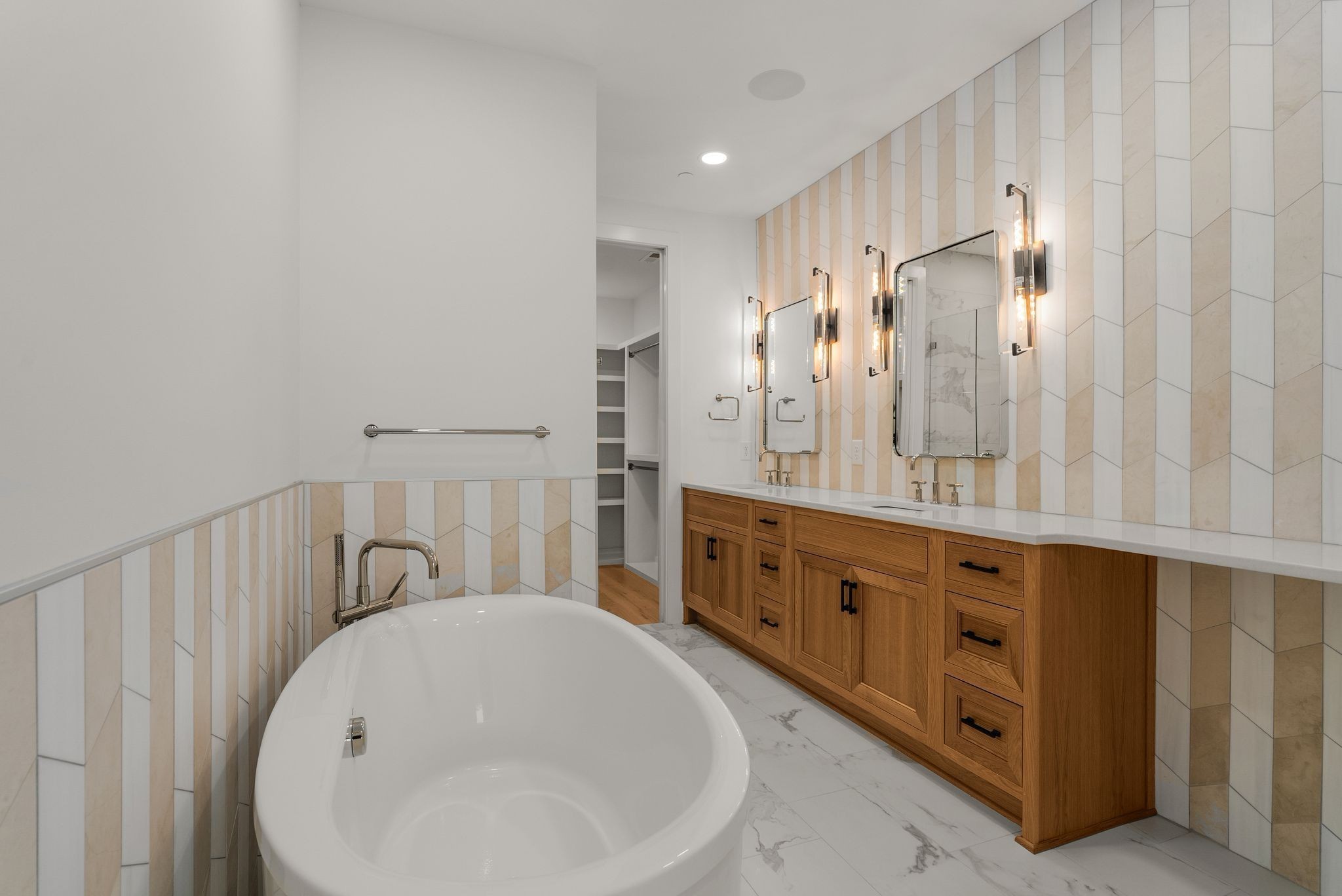 95 Leonard Ave Unit: 6