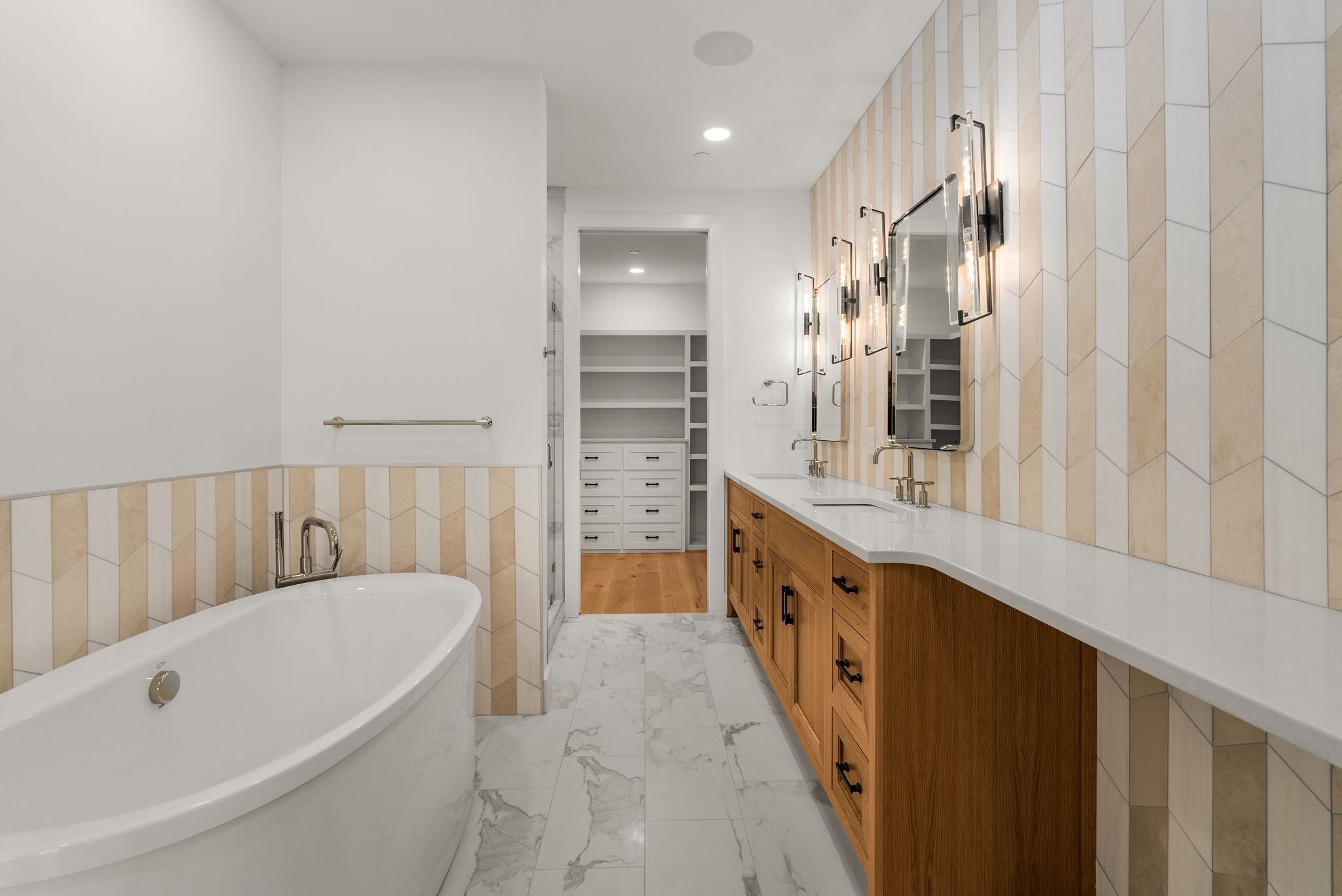 95 Leonard Ave Unit: 6