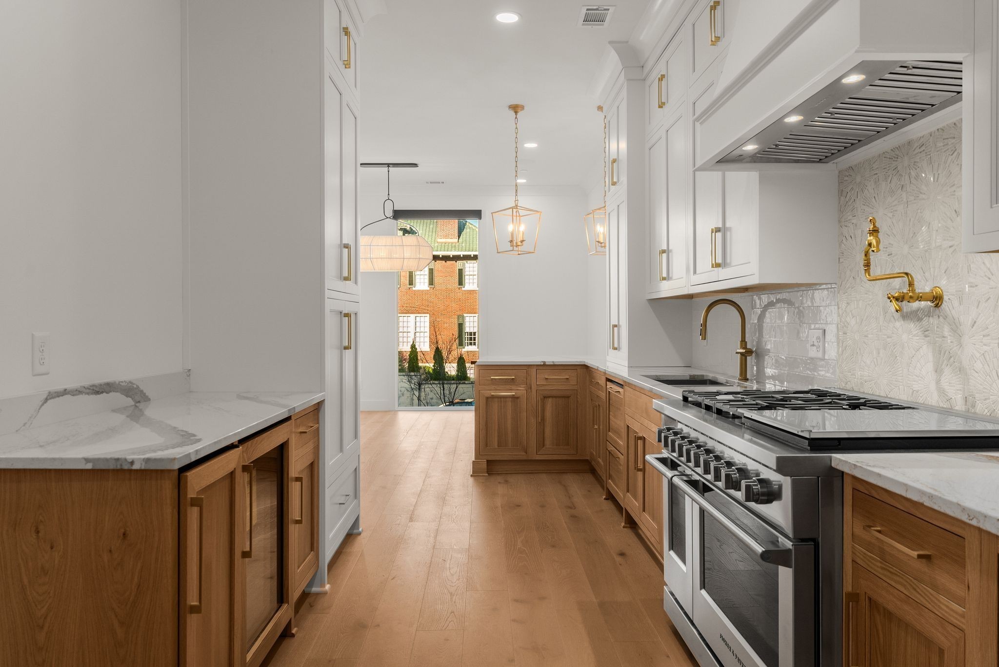 95 Leonard Ave Unit: 6