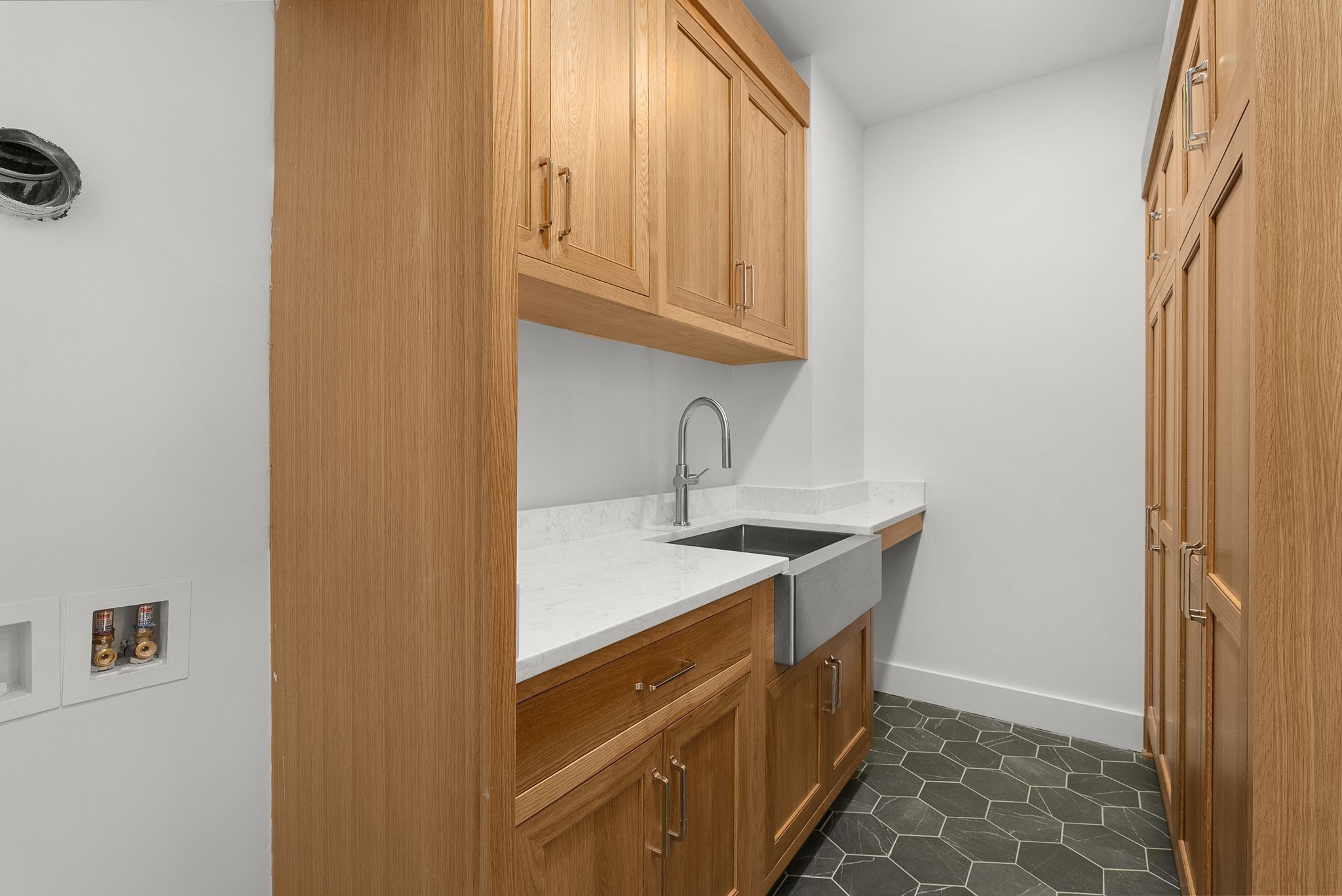 95 Leonard Ave Unit: 7