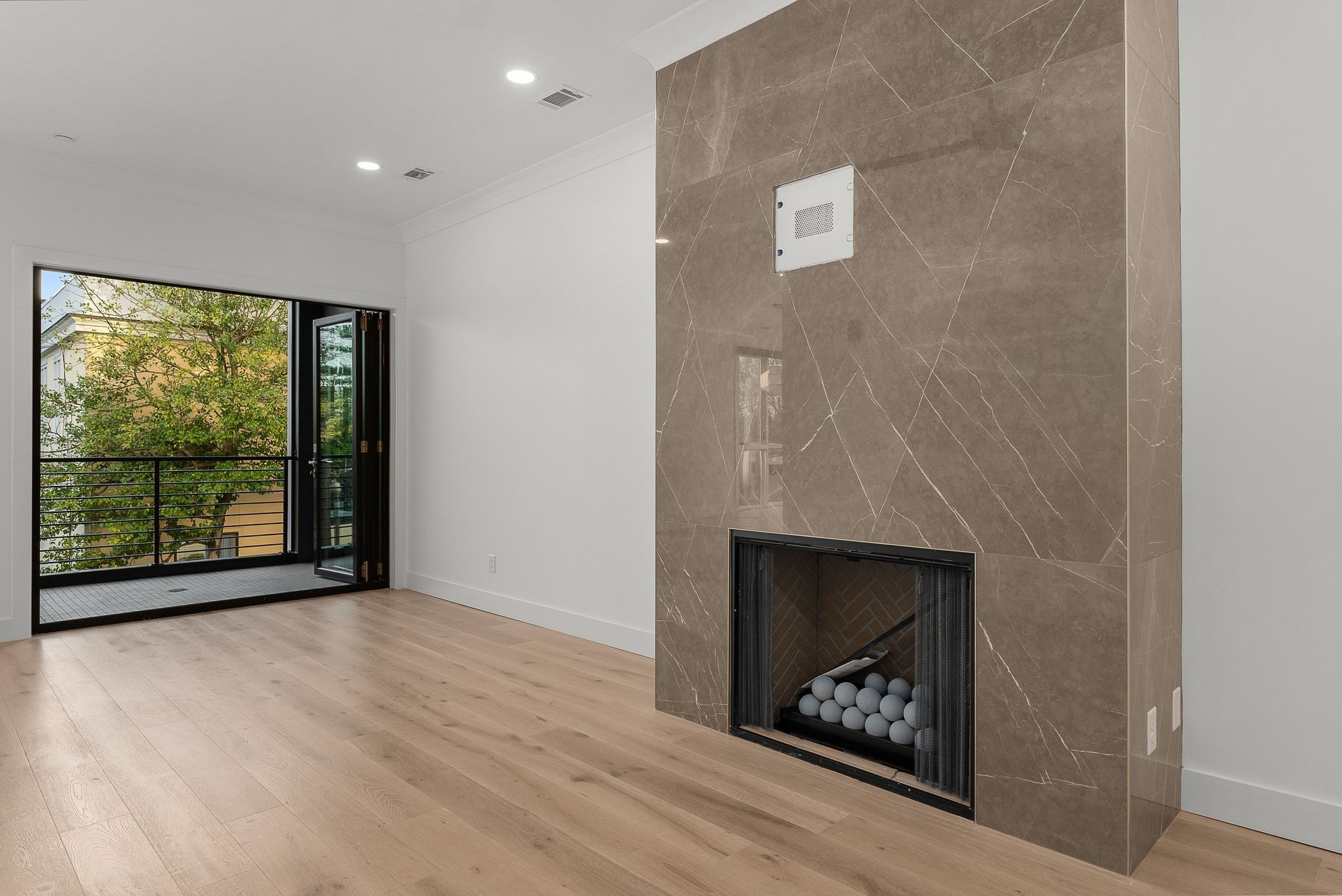 95 Leonard Ave Unit: 7