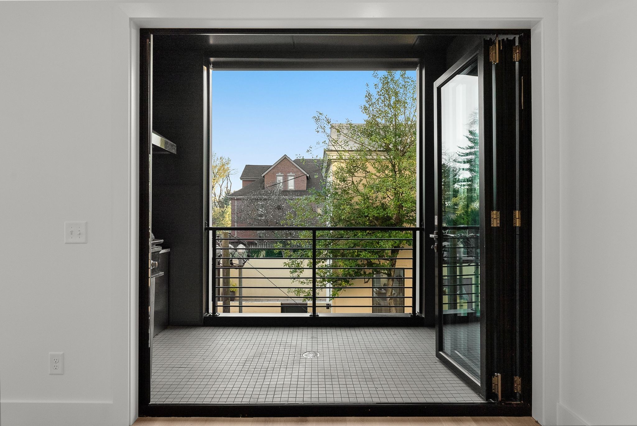 95 Leonard Ave Unit: 7