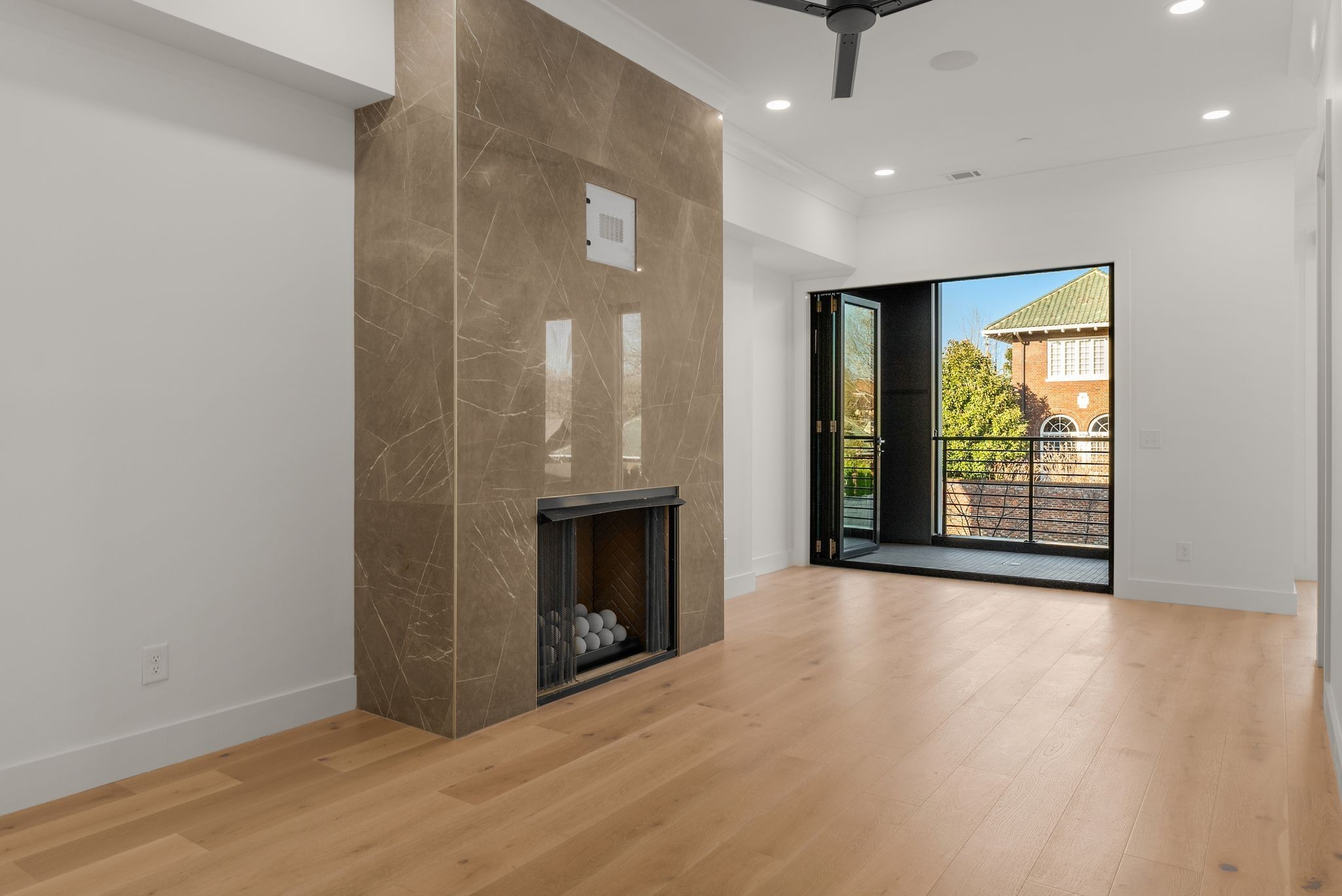 95 Leonard Ave Unit: 4
