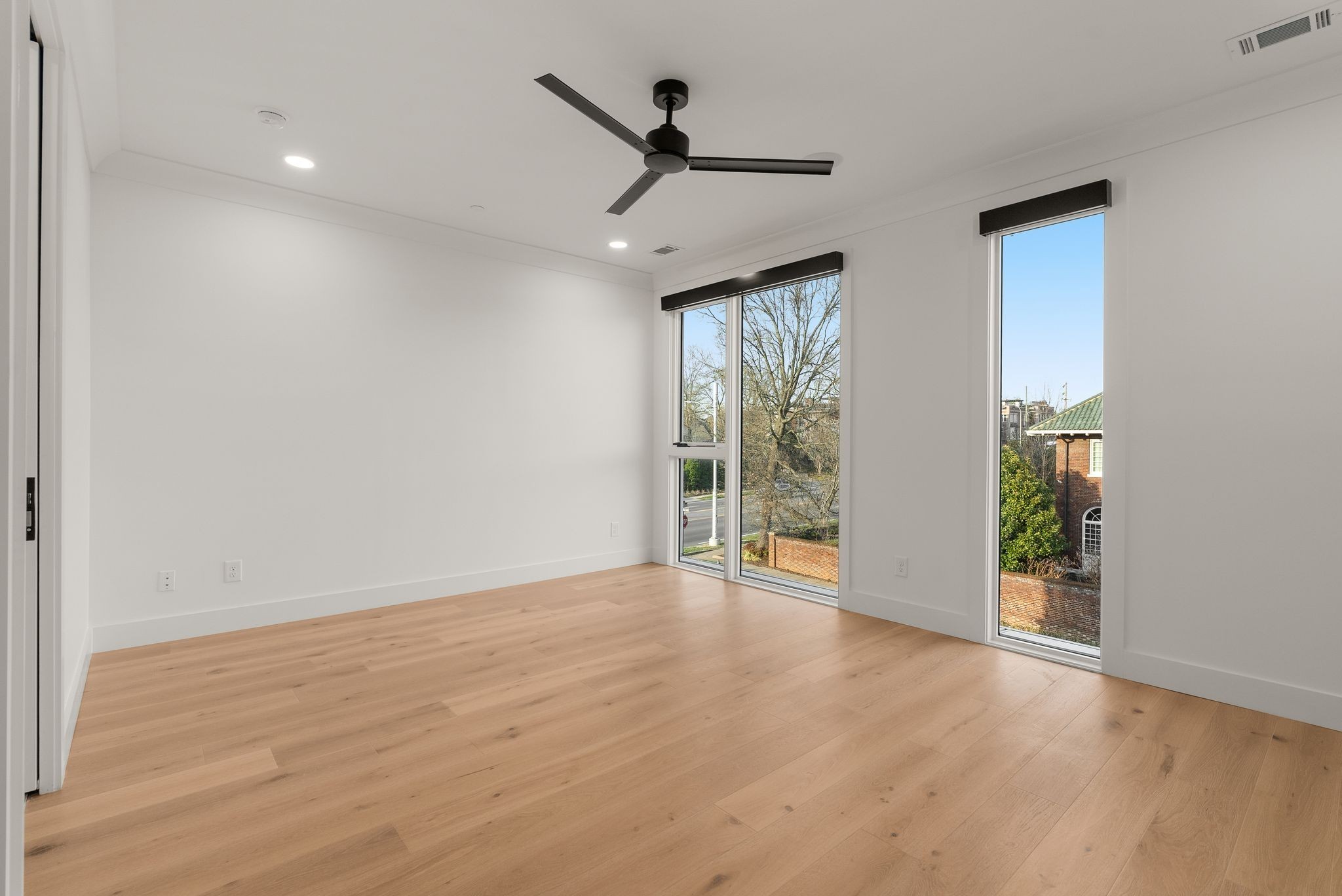 95 Leonard Ave Unit: 4