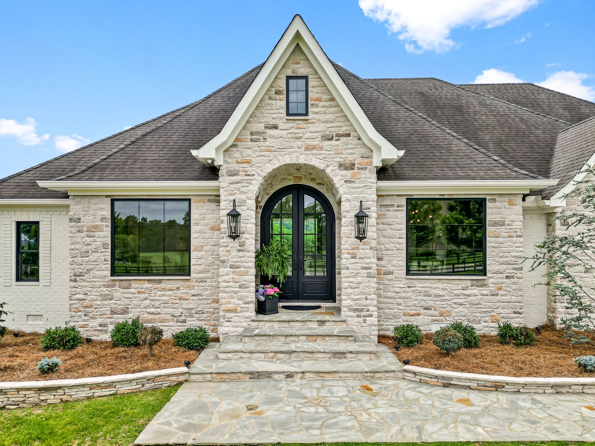 108 Nestledown Xing