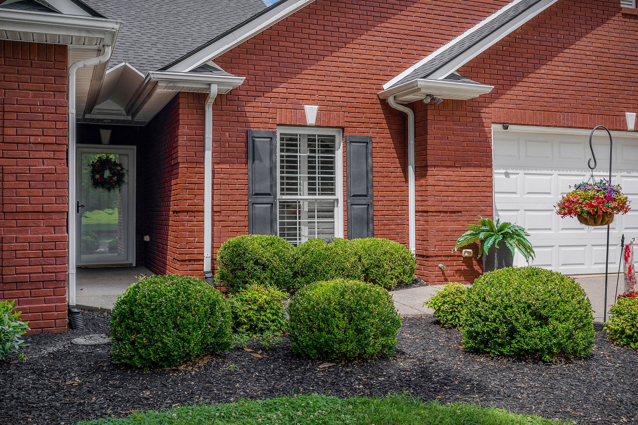 225 Hickory Ct