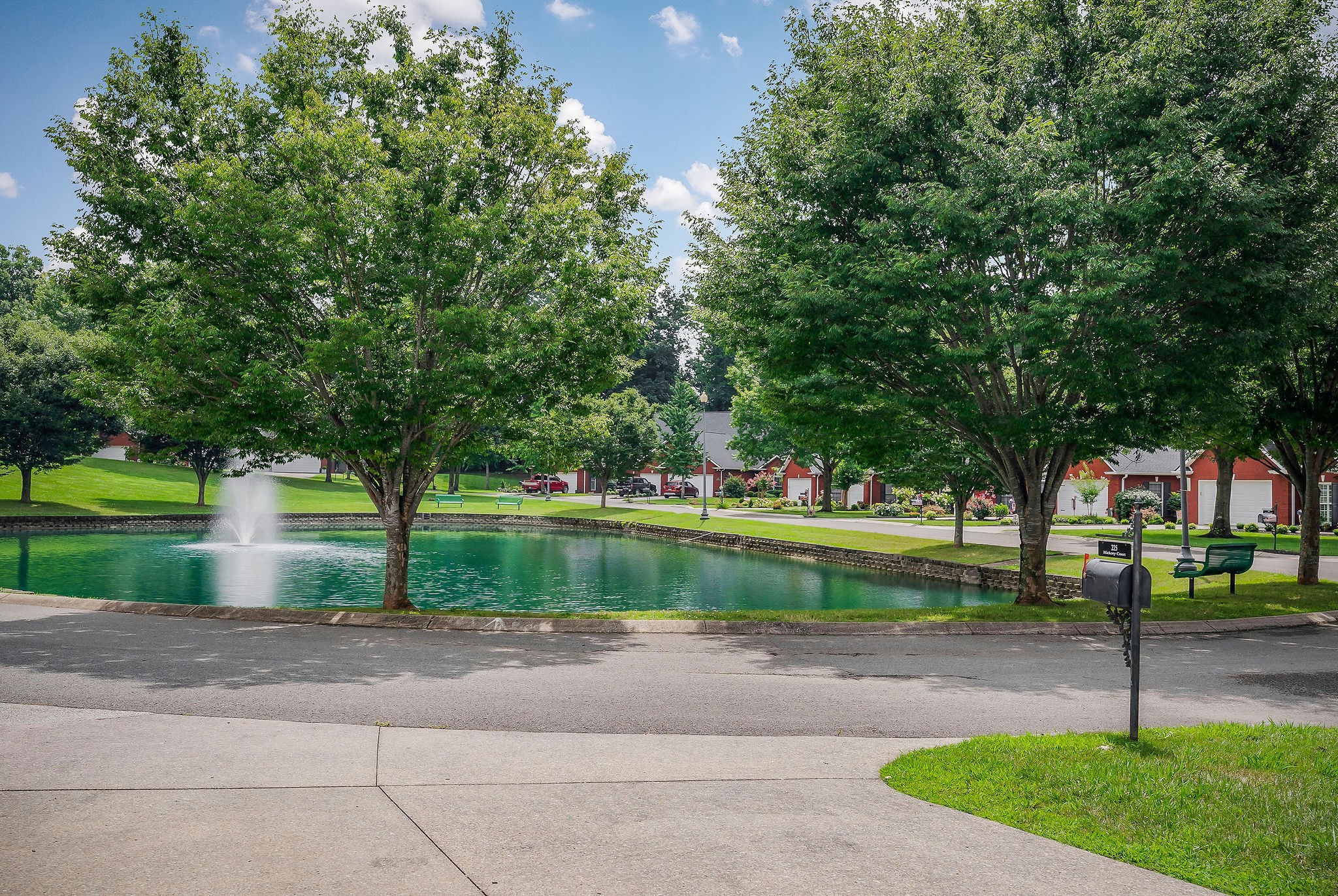 225 Hickory Ct
