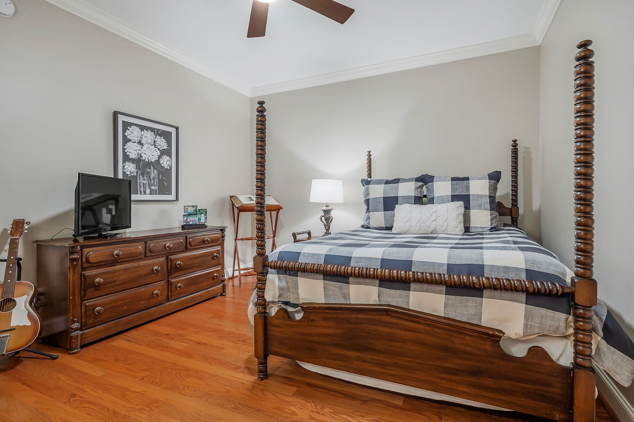 225 Hickory Ct