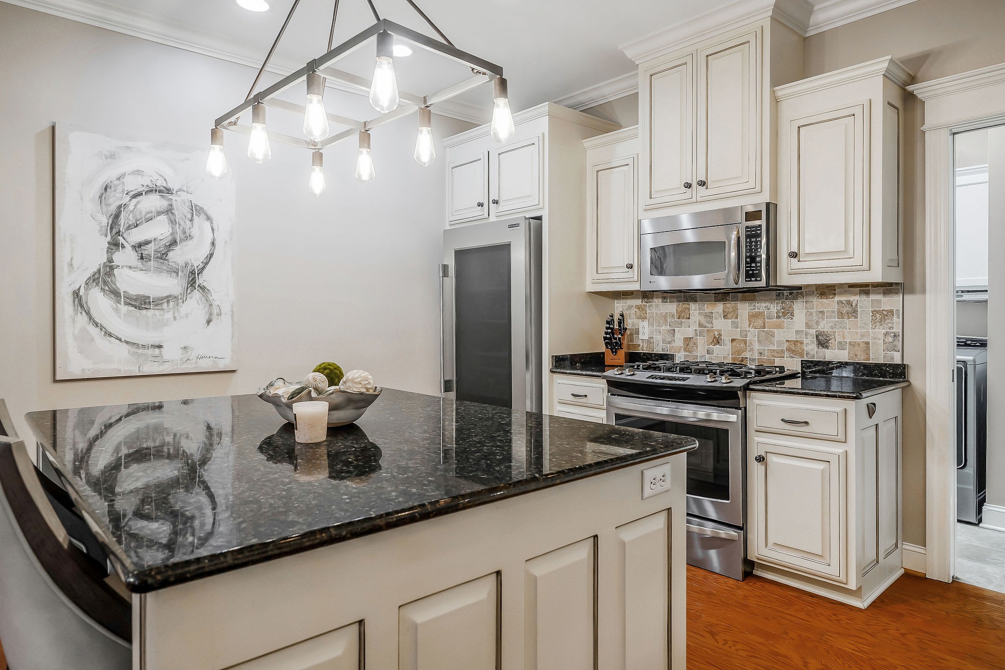 225 Hickory Ct