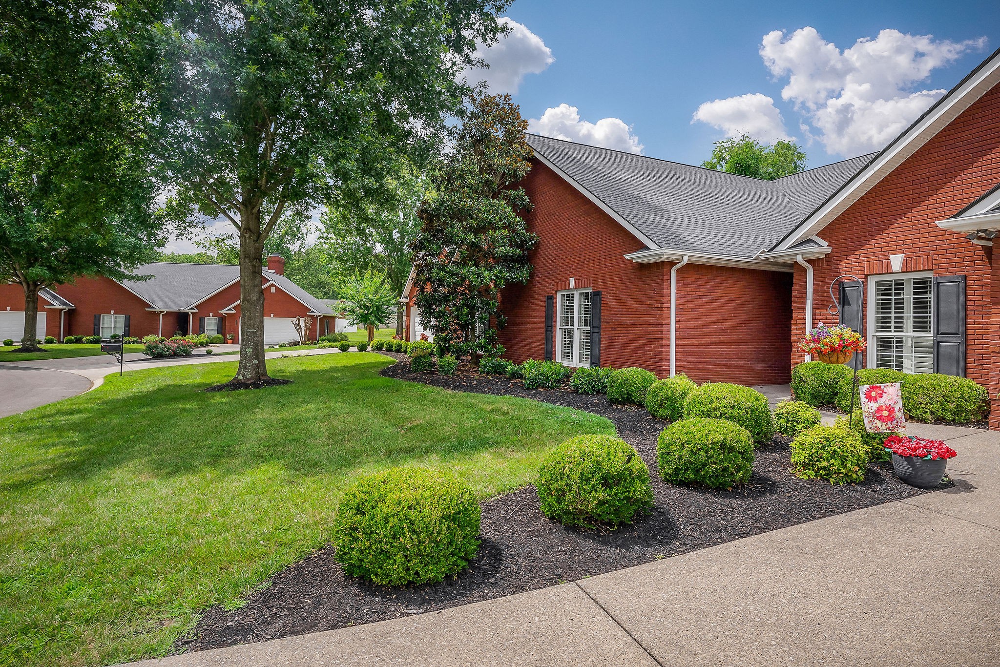 225 Hickory Ct