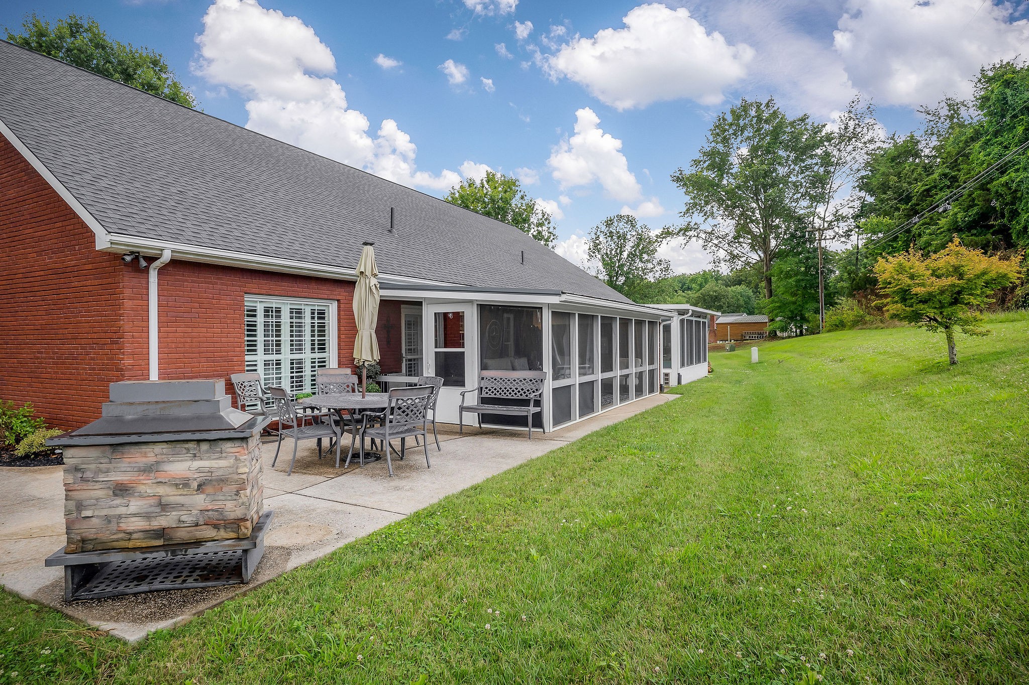 225 Hickory Ct