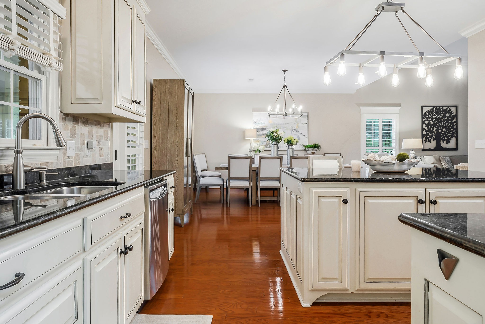 225 Hickory Ct