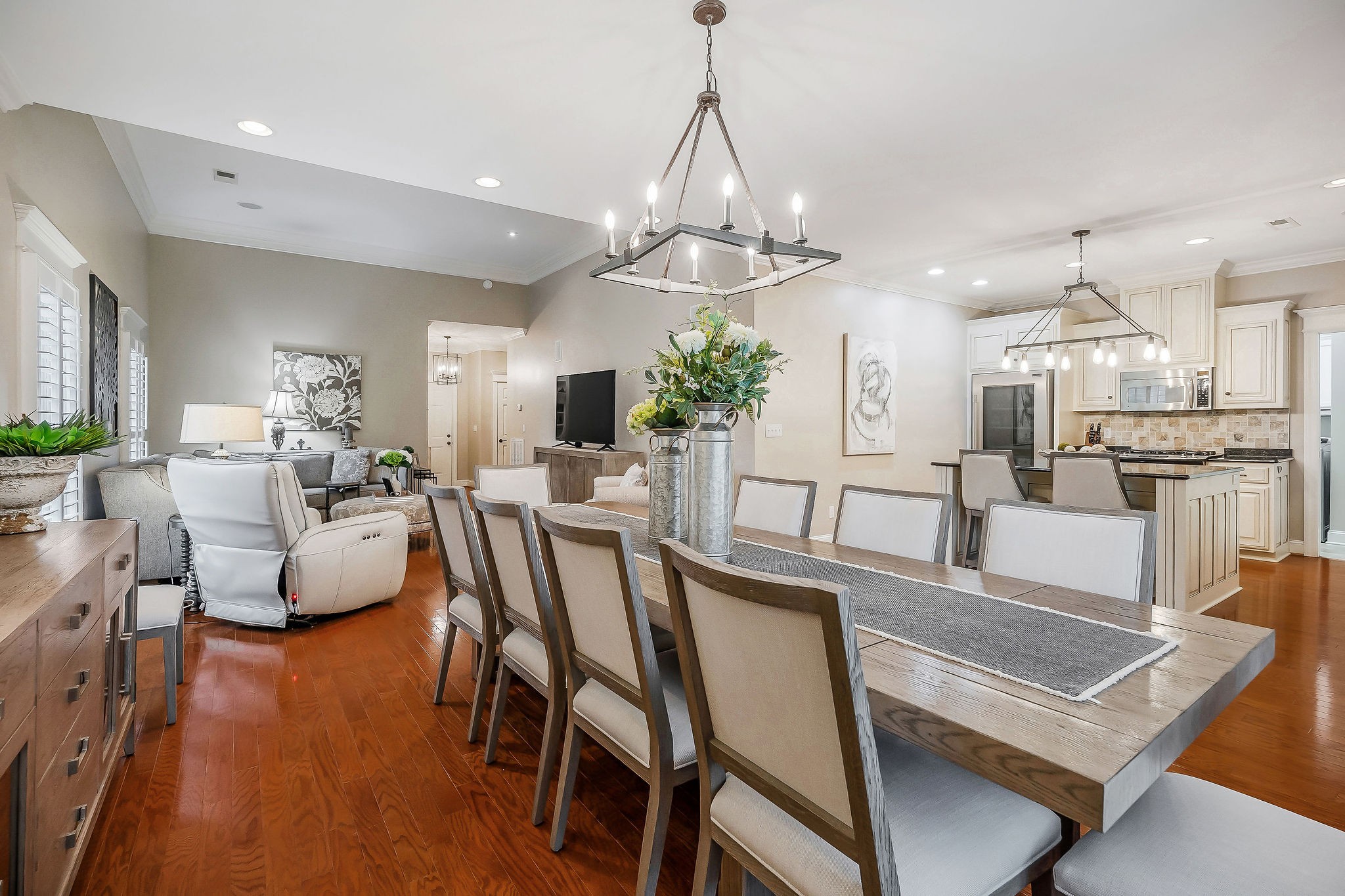 225 Hickory Ct
