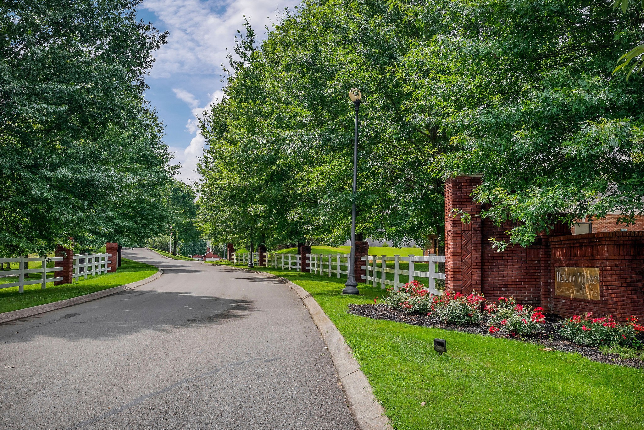 225 Hickory Ct