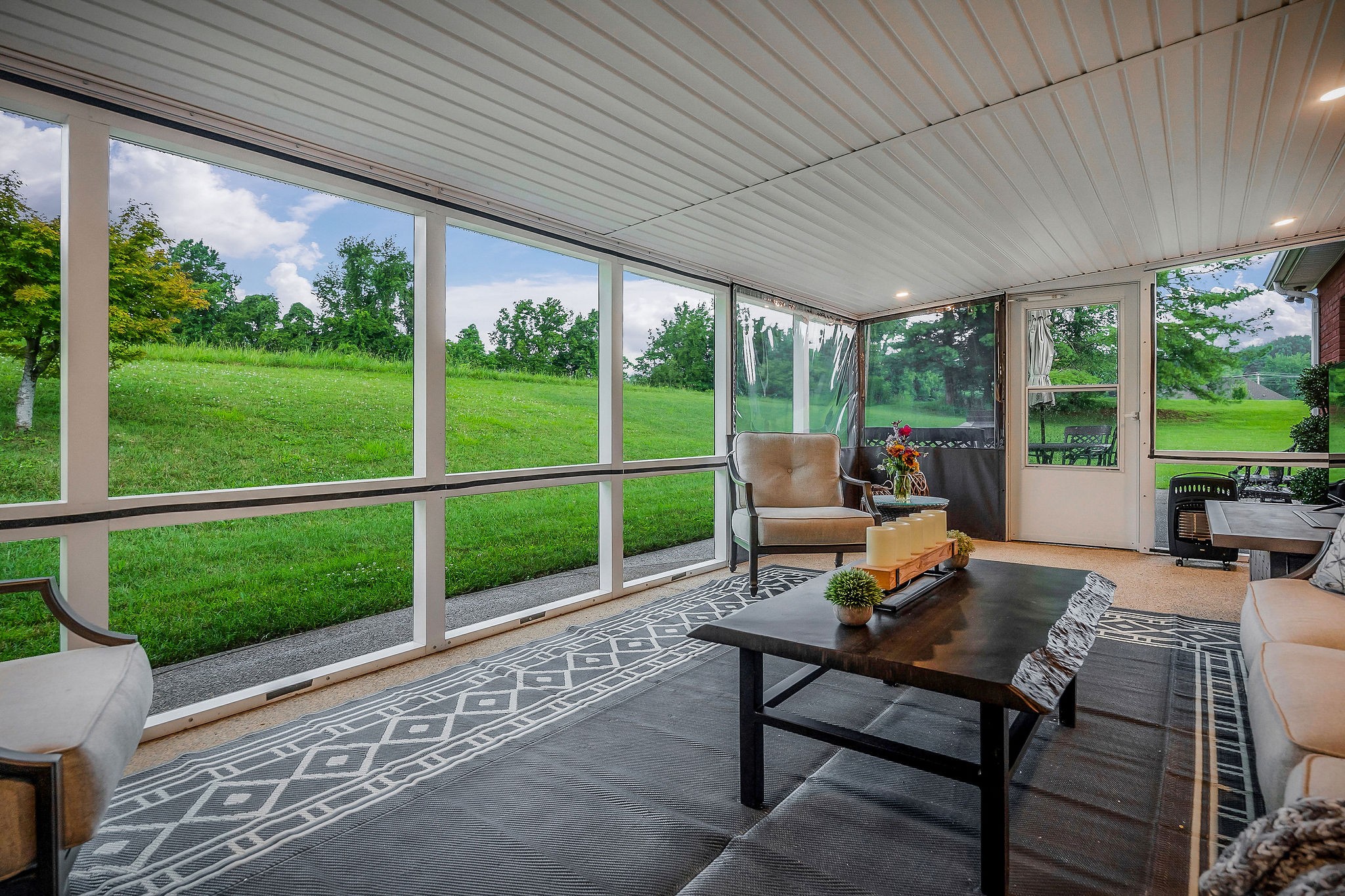 225 Hickory Ct