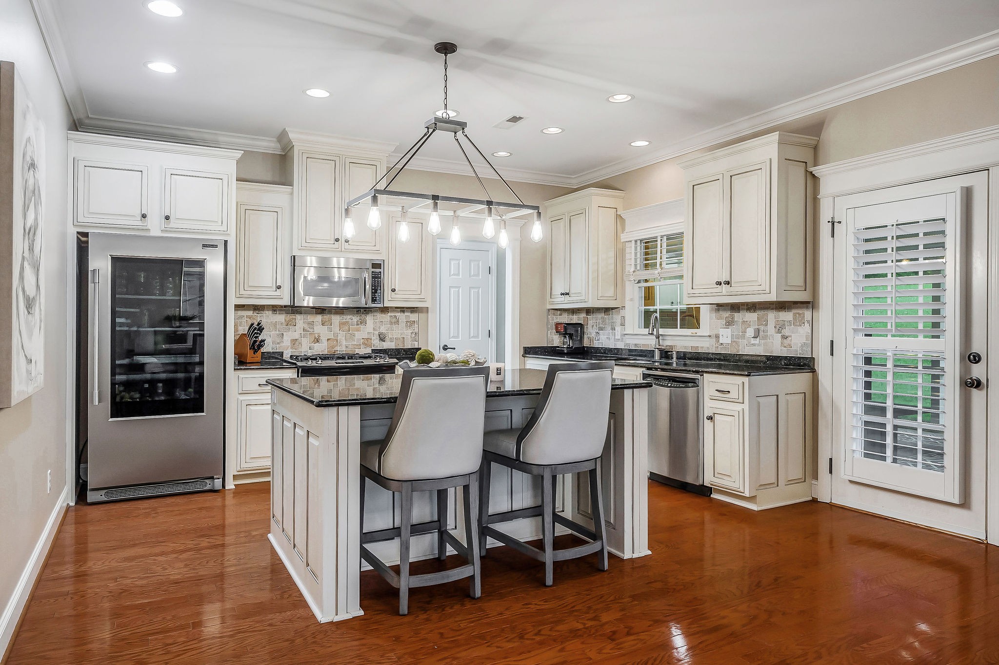 225 Hickory Ct