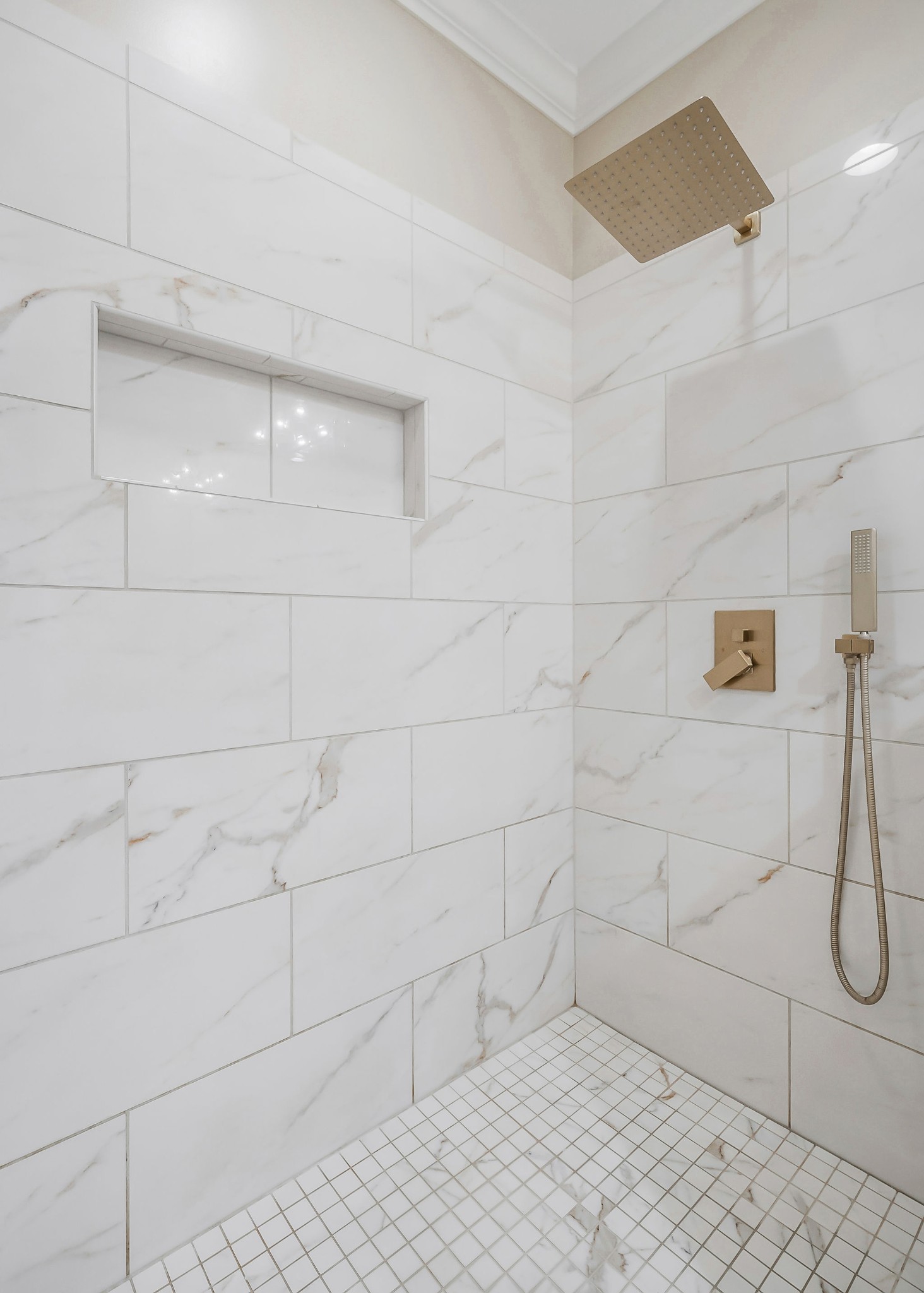 225 Hickory Ct